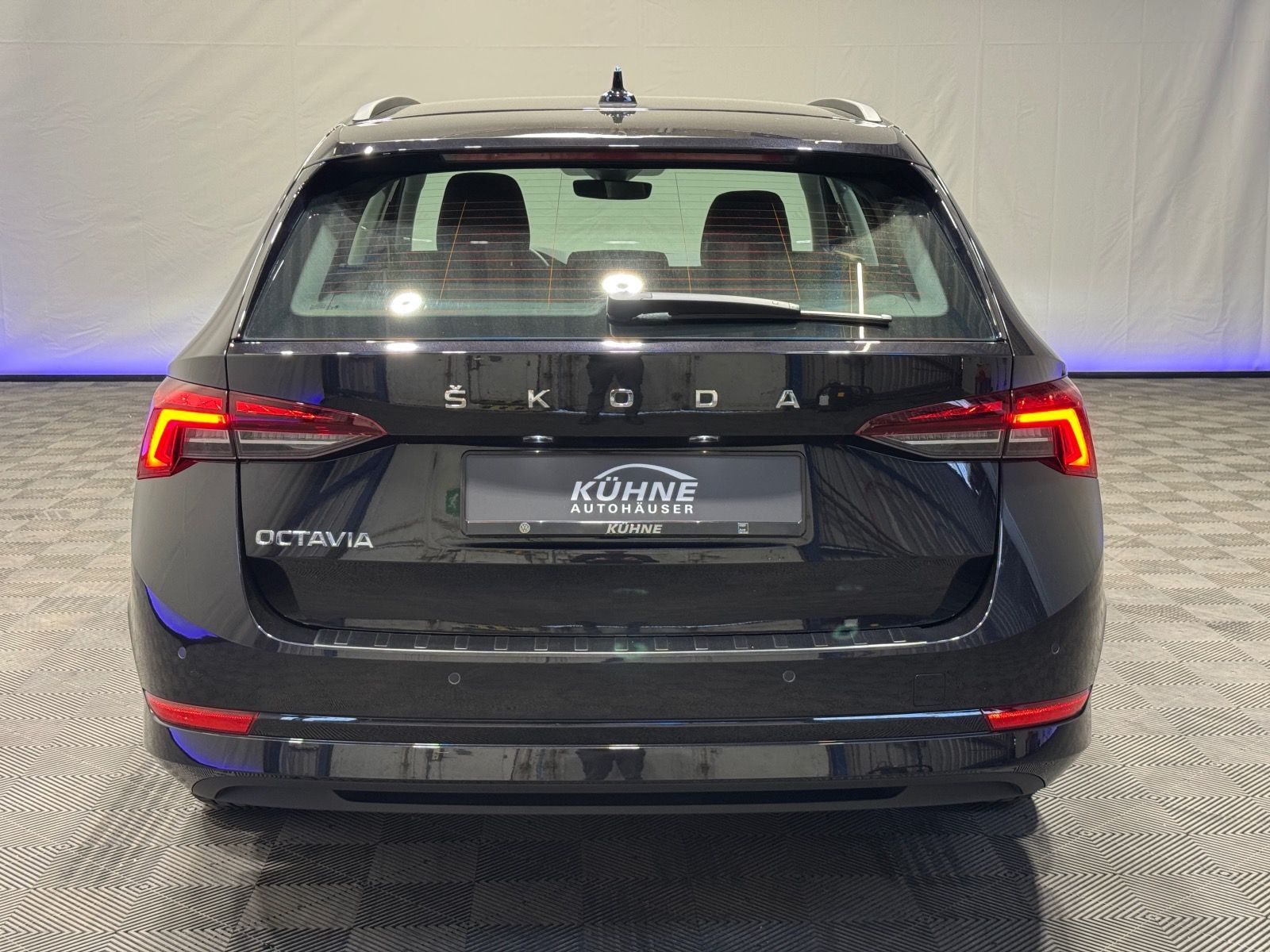 Skoda Octavia Combi 2.0 TDI Ambition - Samsaru's Car Outlet