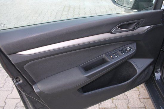 Volkswagen Golf VIII Variant 1.5 eTSI Life DSG - Samsaru's Car Outlet
