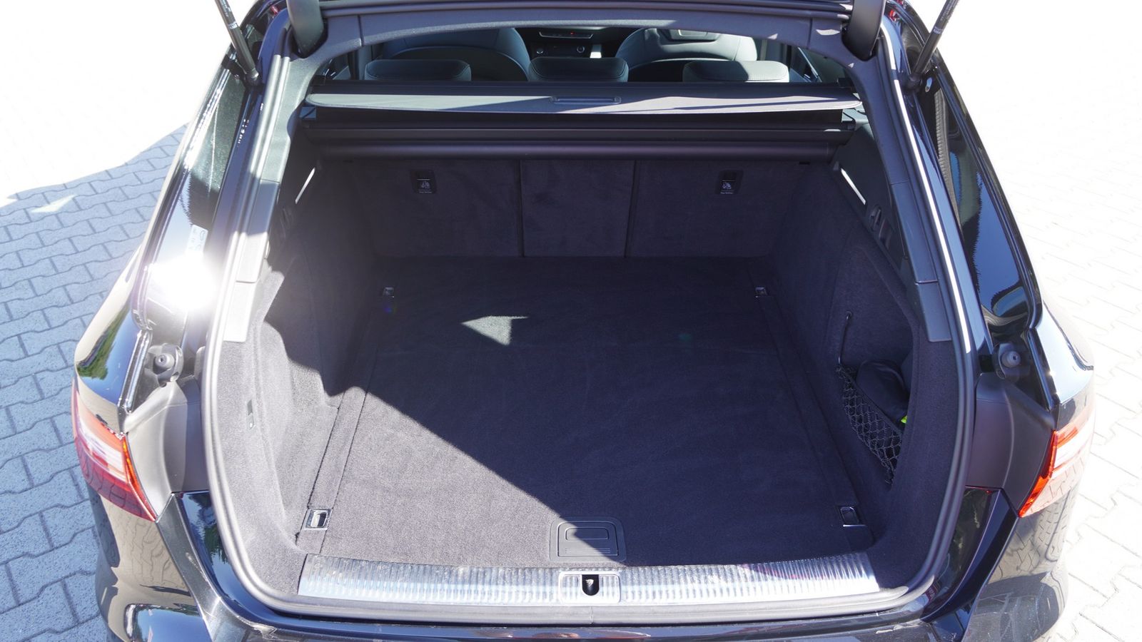 Audi A4 35 2.0 TFSI Avant advanced - Samsaru's Car Outlet
