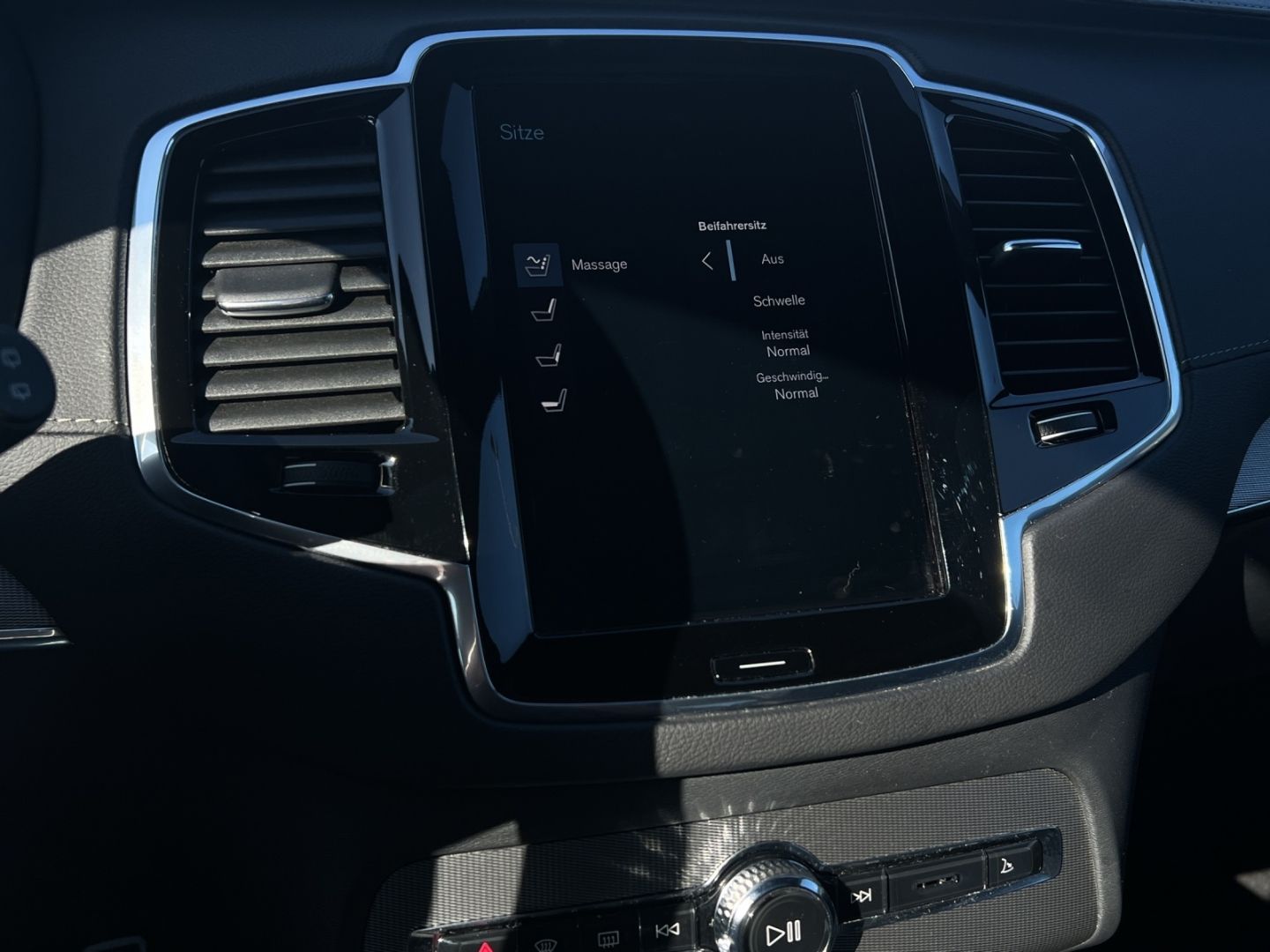 Volvo XC90 B5 D AWD R-Design 4ZKlima MassageSitze