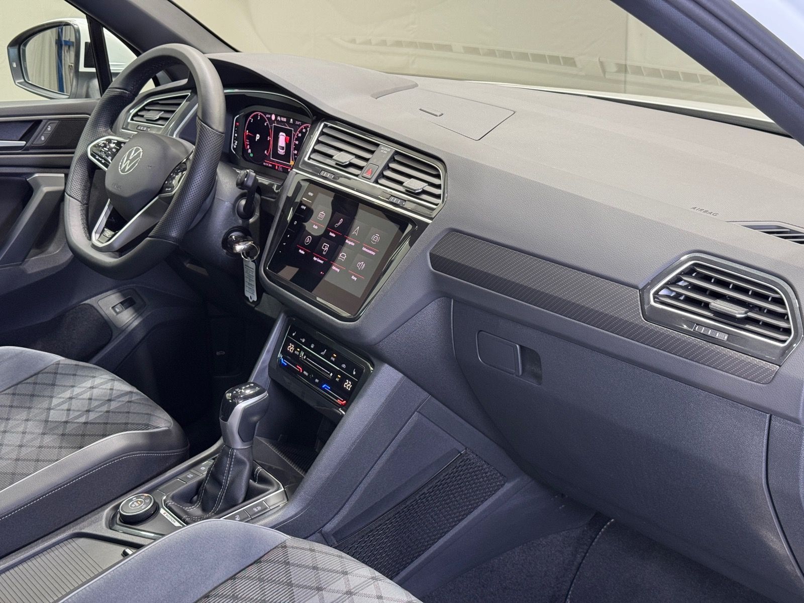 Volkswagen Tiguan R-Line 2.0 TDI DSG 4M - Samsaru's Car Outlet