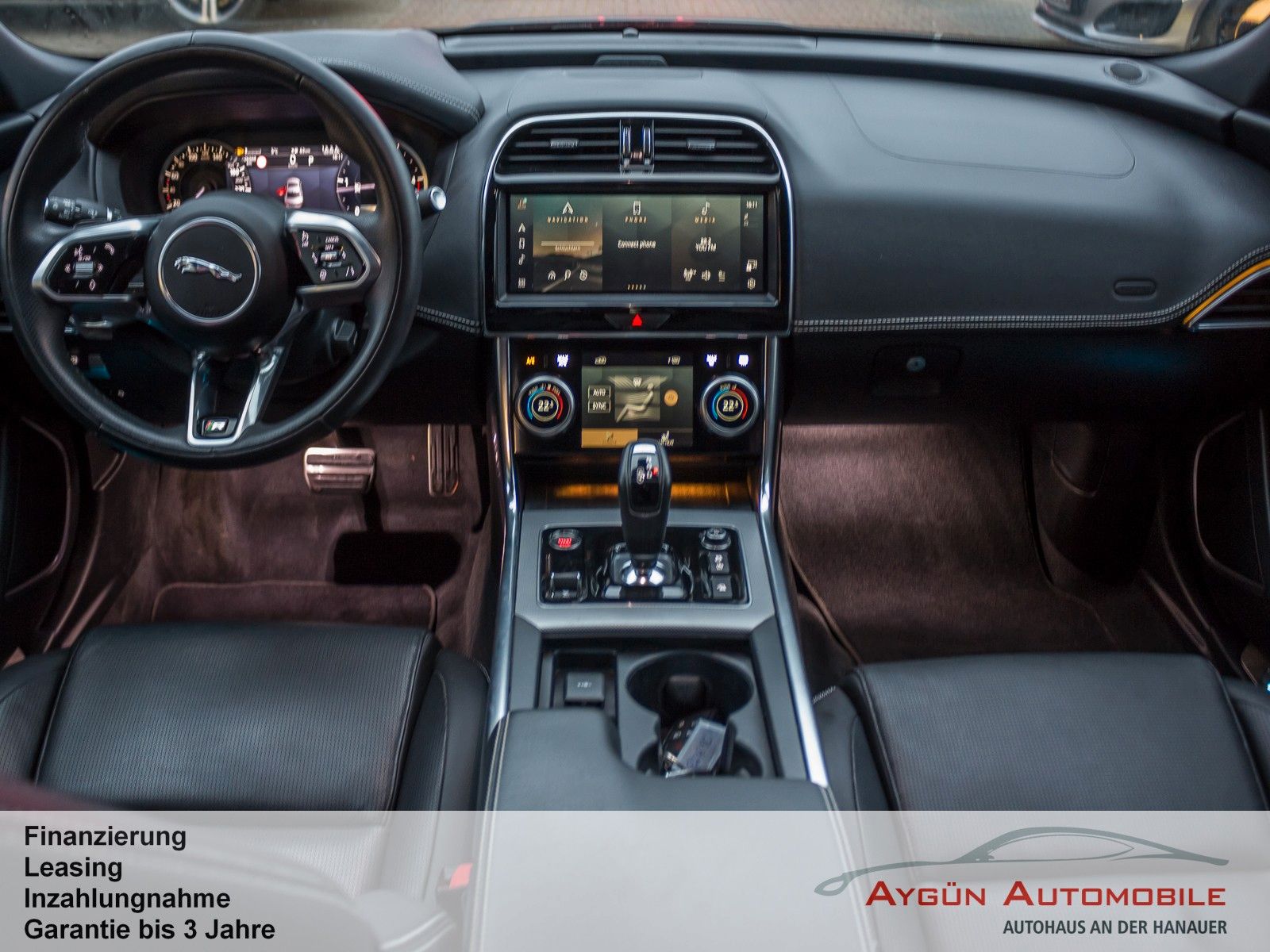Jaguar XE D200 RWD R-Dynamic Black*ACC*AHK*HUD*Pano*