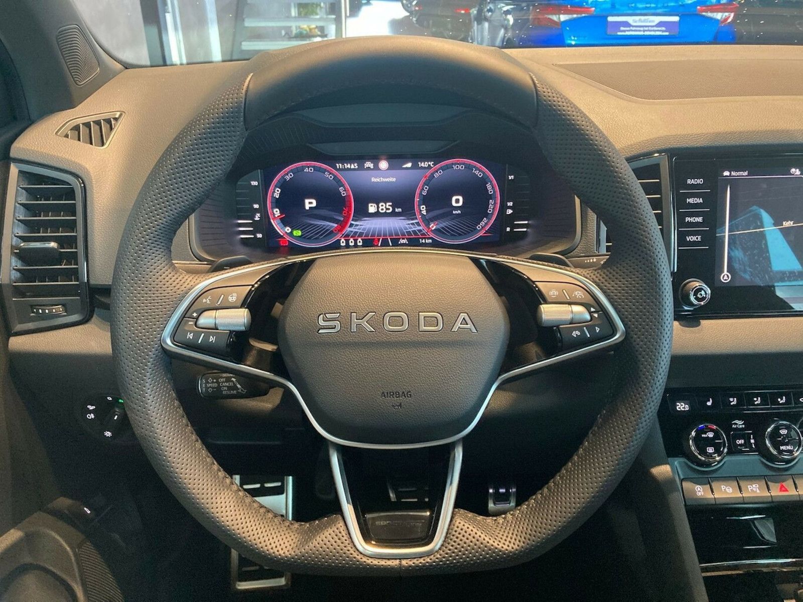 Skoda Karoq Sportline 1,5 TSI DSG*AHK*CANTON*360°*5JG