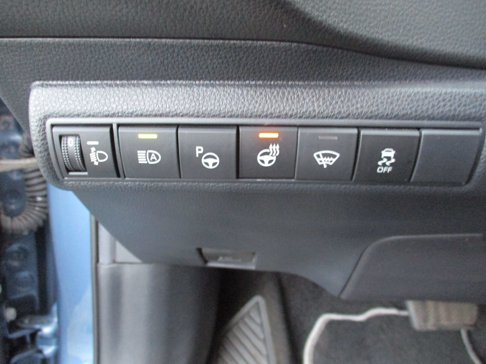 Toyota Corolla Hybrid 1.8 Club - Samsaru's Car Outlet