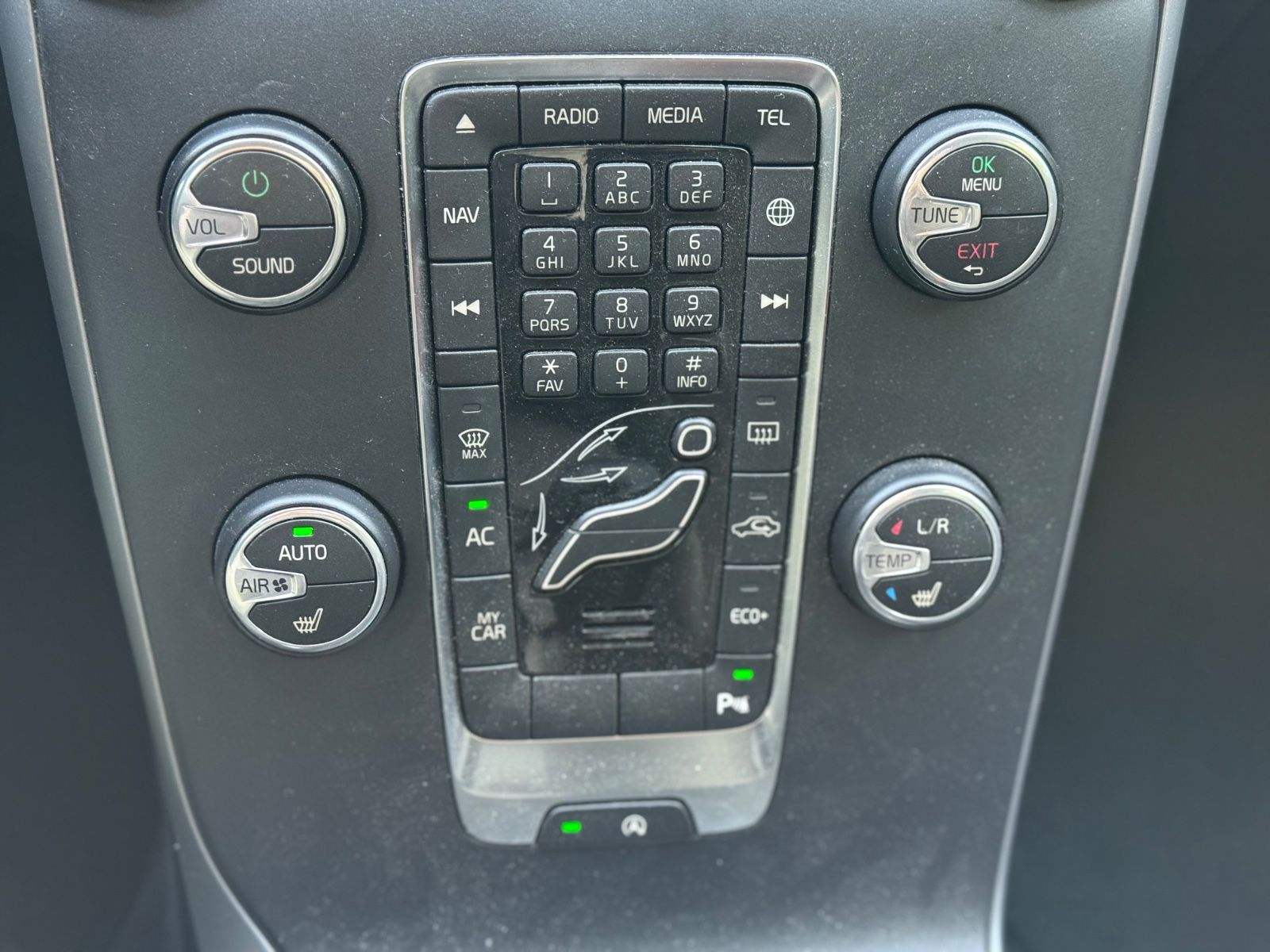 Volvo V40 Momentum 1 Vorbesitzer R.Kamera SHZ