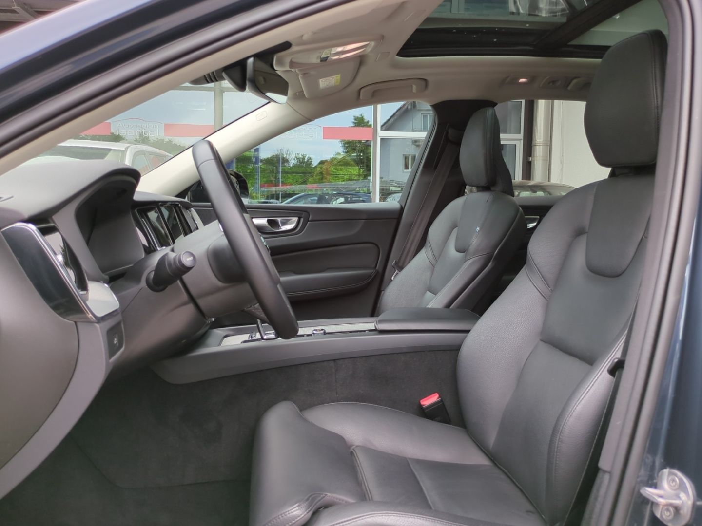 Volvo XC60 Plus Dark B5 AWD Pano Leder Navi LED ACC Di
