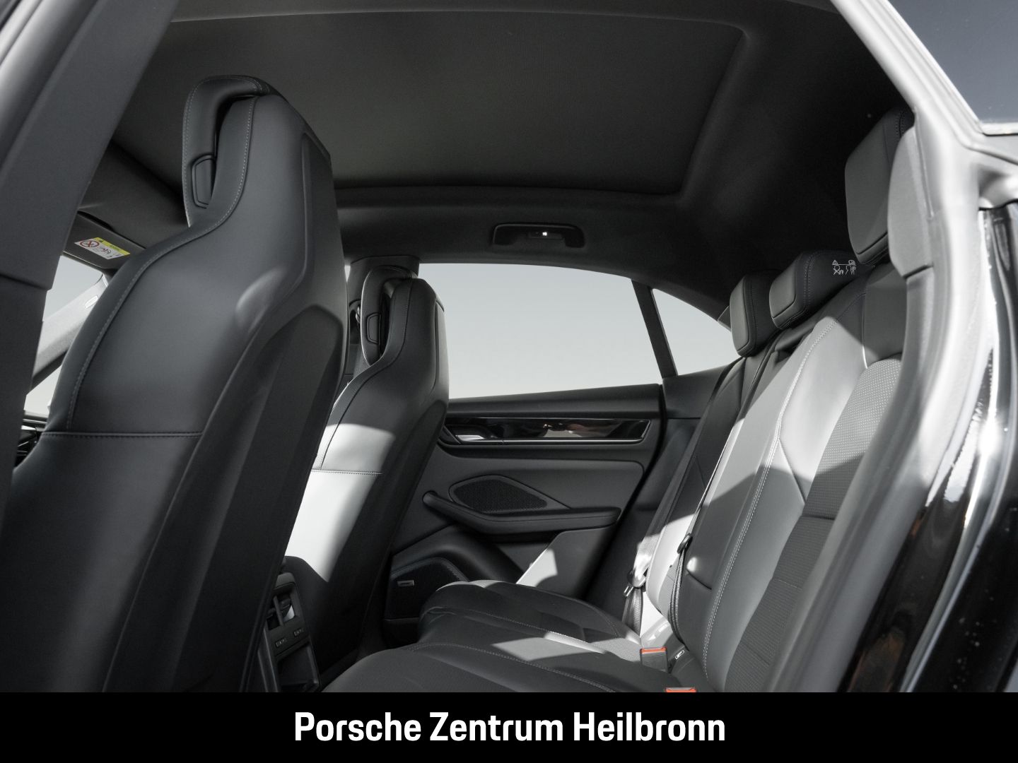 Porsche Macan 4 Surround-View LED-Matrix Abstandstempoma