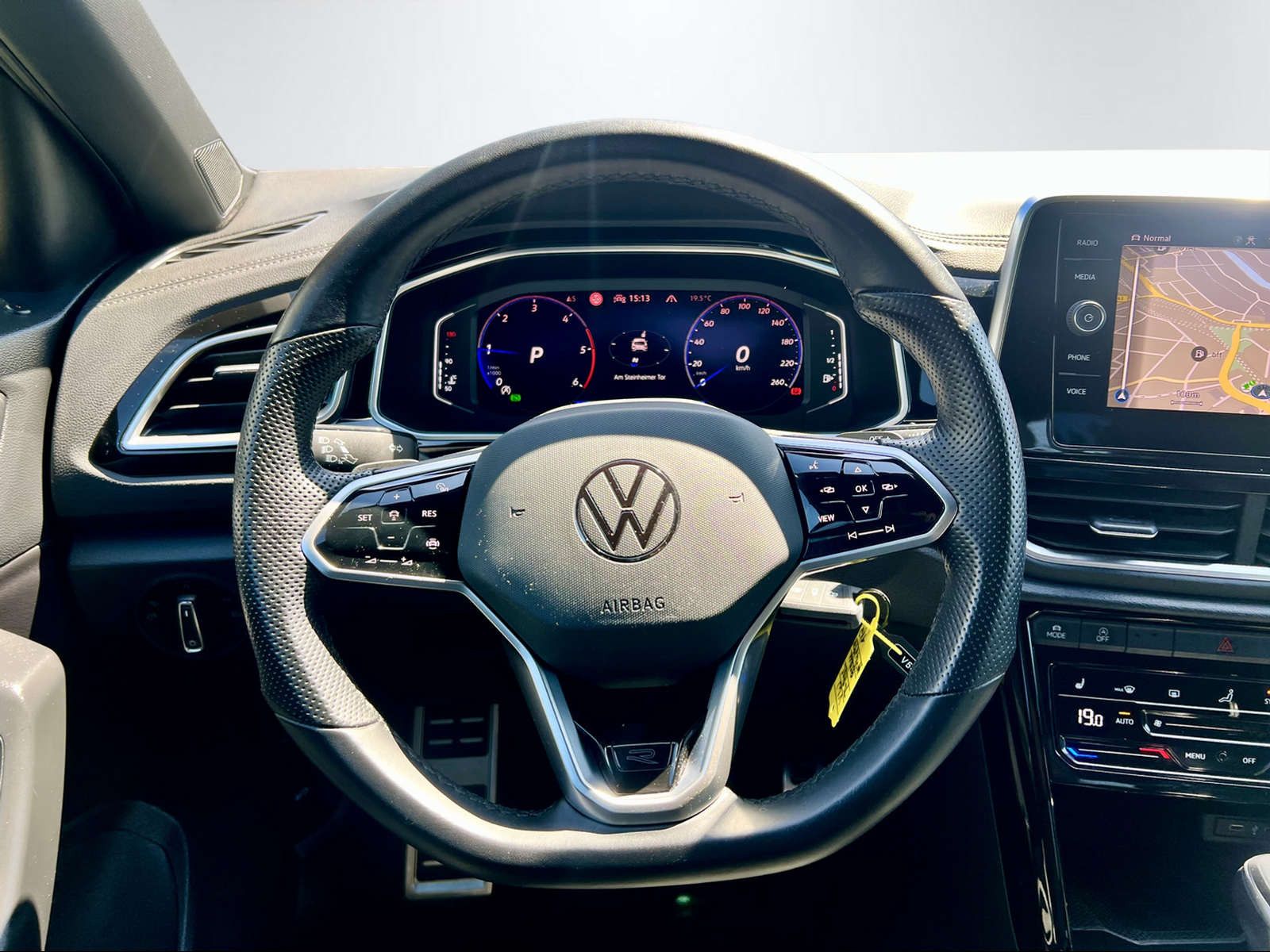 Volkswagen T-Roc R-Line - Samsaru's Car Outlet