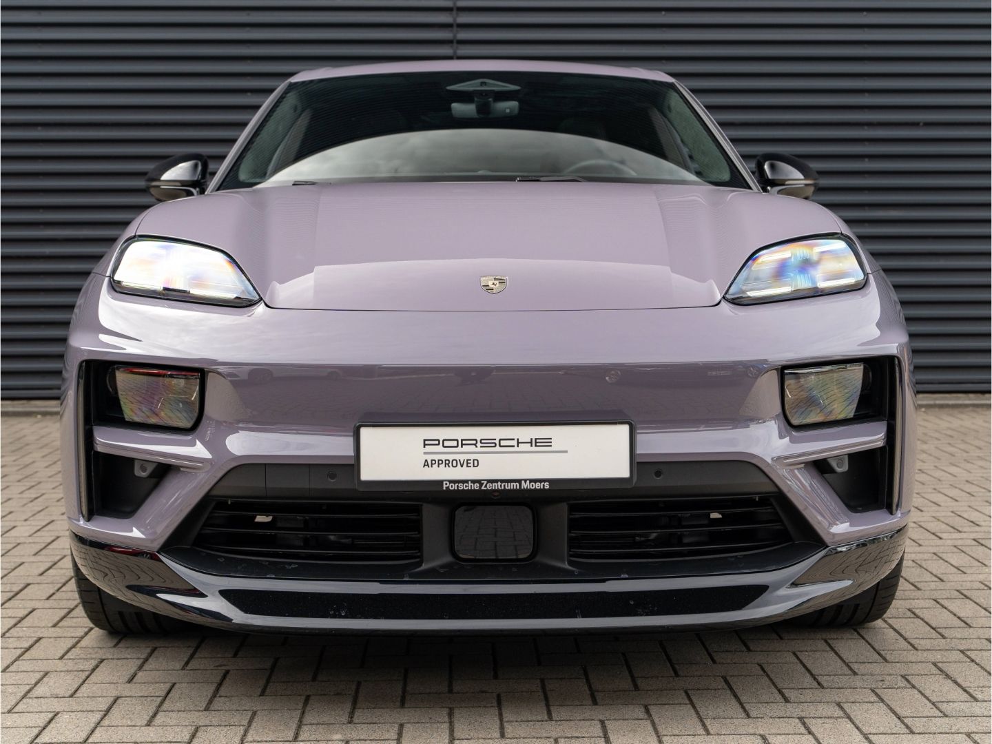 Porsche Macan Electric Turbo Matrix LED Beifahrerdisplay