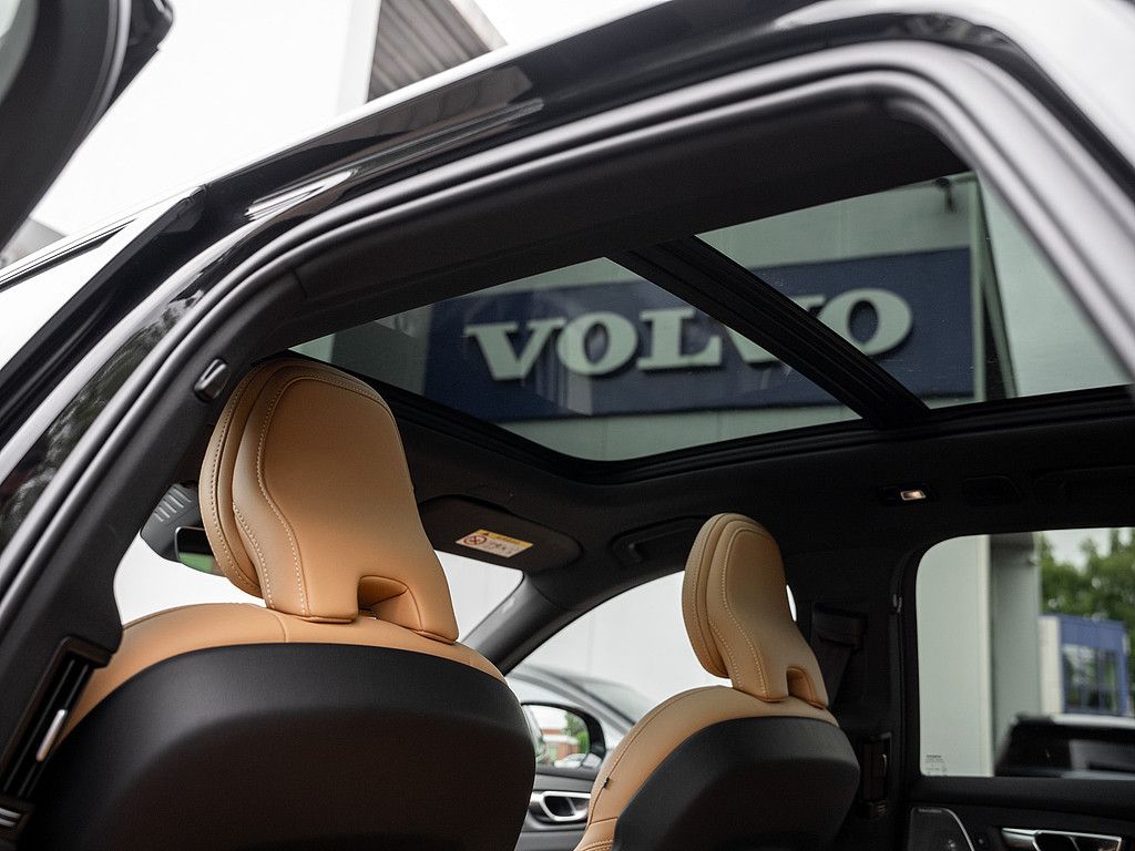 Volvo XC60 T8 AWD Ultra Dark