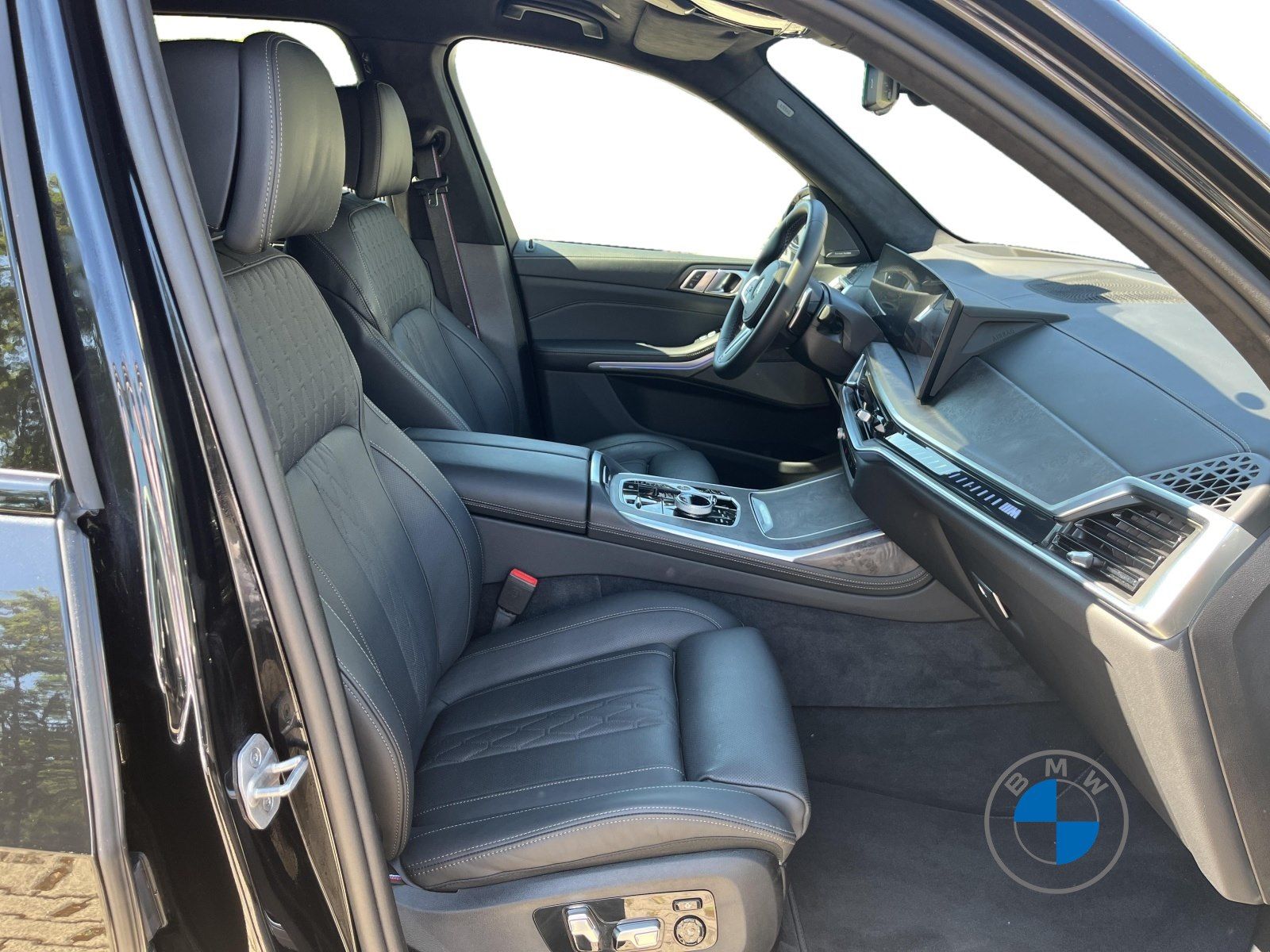 BMW X7 M60i xDrive Autobahnas Pano Sky AHK Sthzg H/K