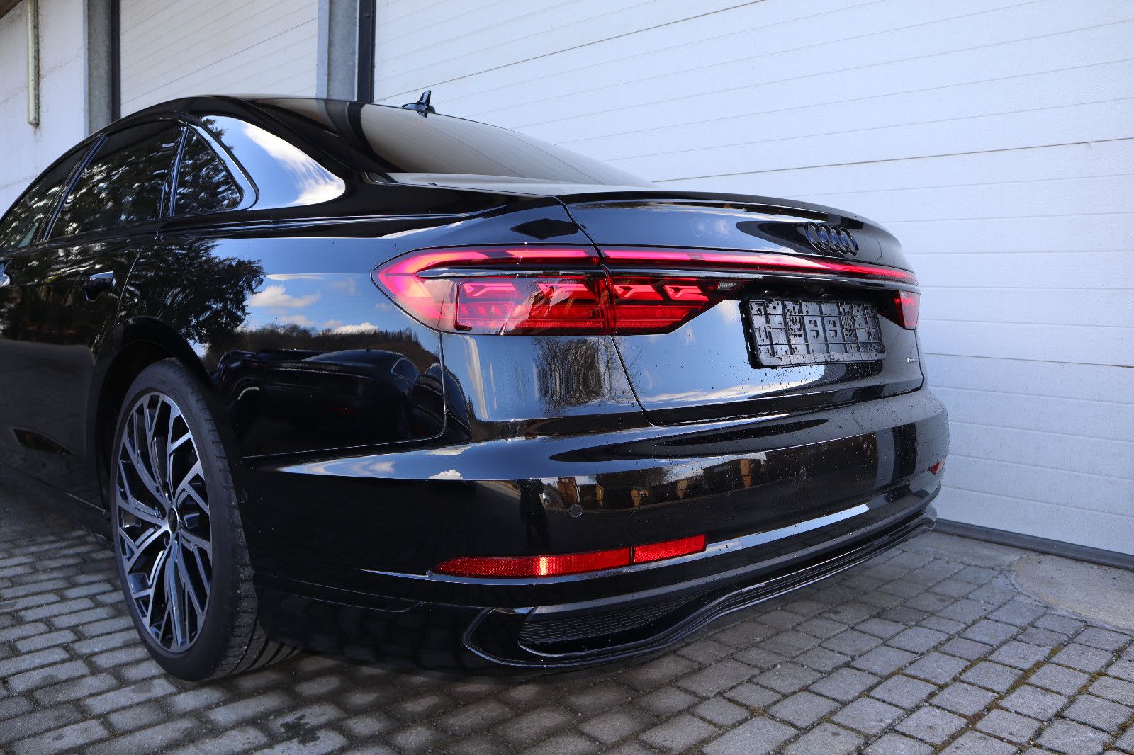 Audi A8L 55 TFSI lang exclusive S-Line - Samsaru's Car Outlet