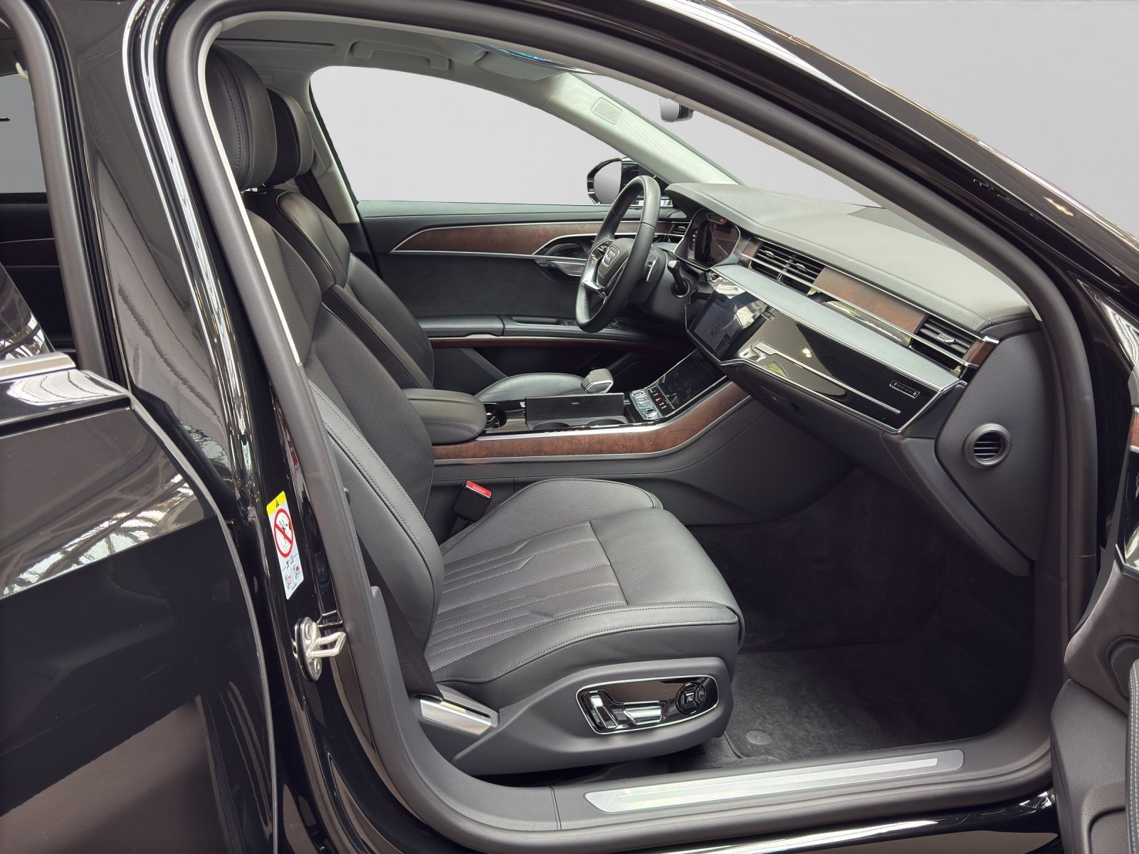 Audi A8 60 TFSIe Q - Samsaru's Car Outlet
