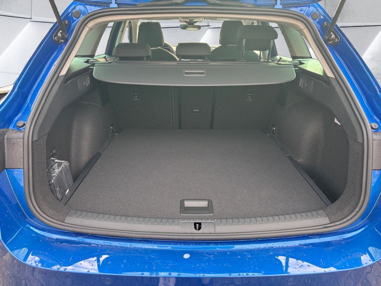 Seat Leon ST 1.5 eTSI DSG Road Edition AHK MATRIX
