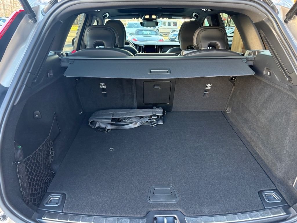Volvo XC60 B4 Ultimate Dark HUD Pano Luftfed. 360° Har