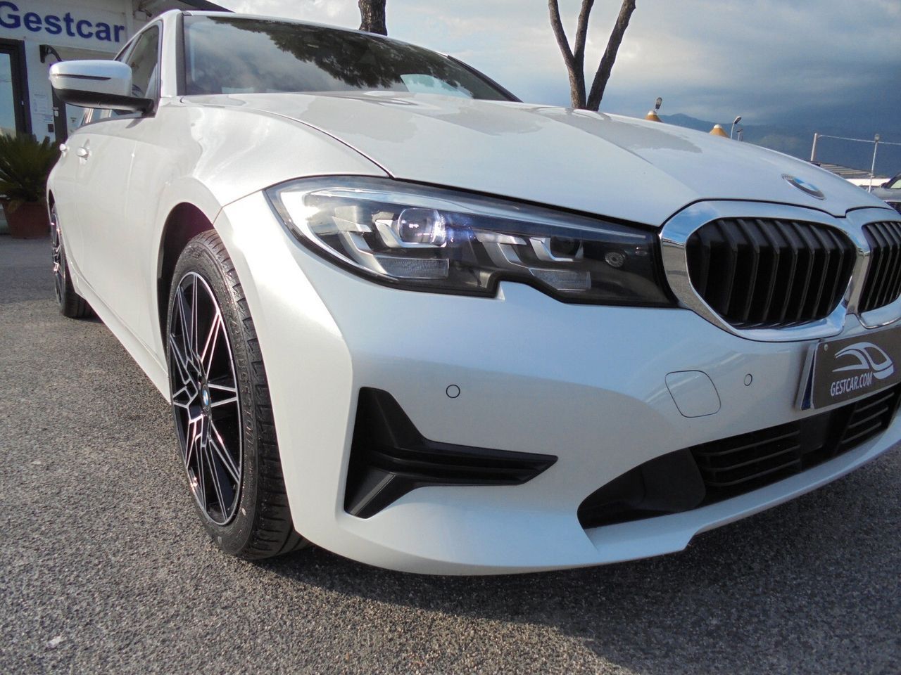 BMW 320 320d 48V Business Advantage - Samsaru's Car Outlet