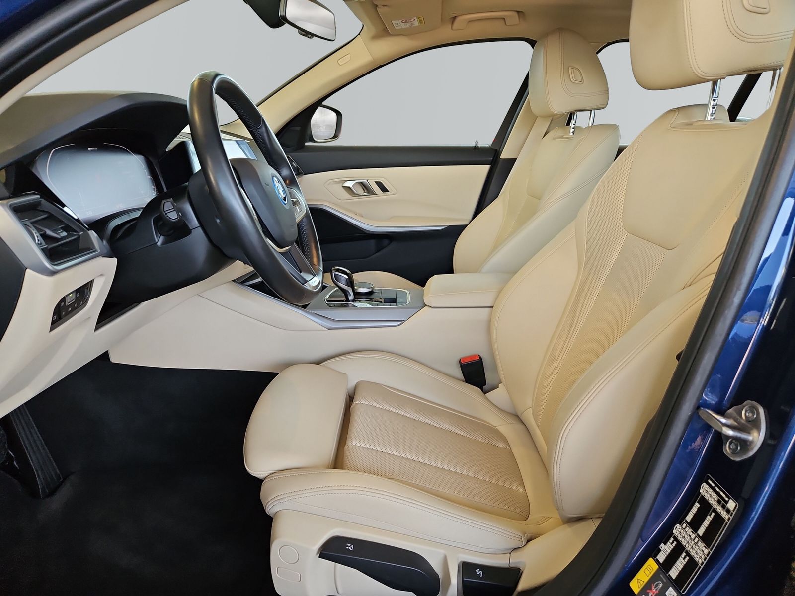 BMW 330e Touring Advantage - Samsaru's Car Outlet