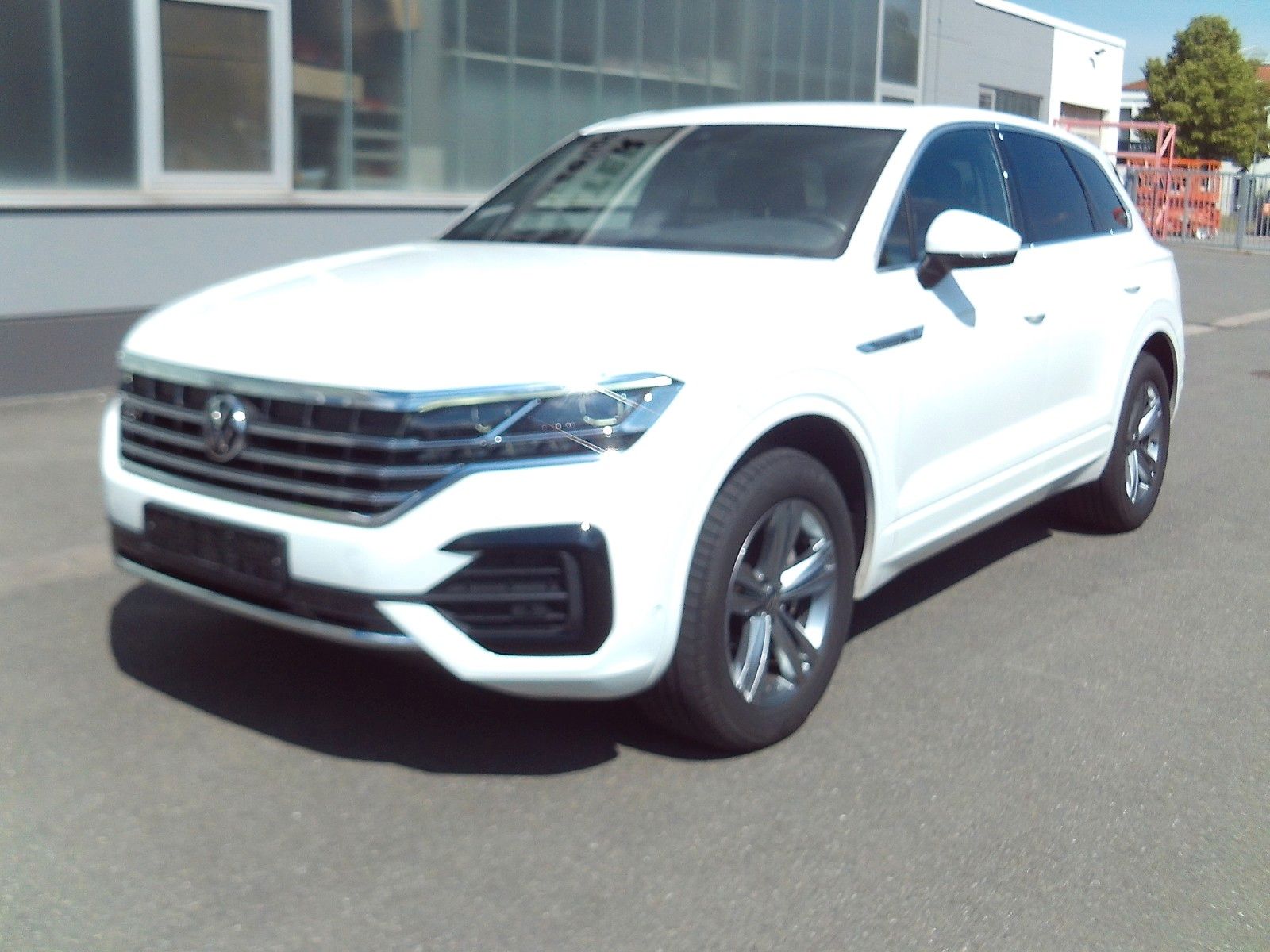 Volkswagen Touareg R-Line 4M - Samsaru's Car Outlet