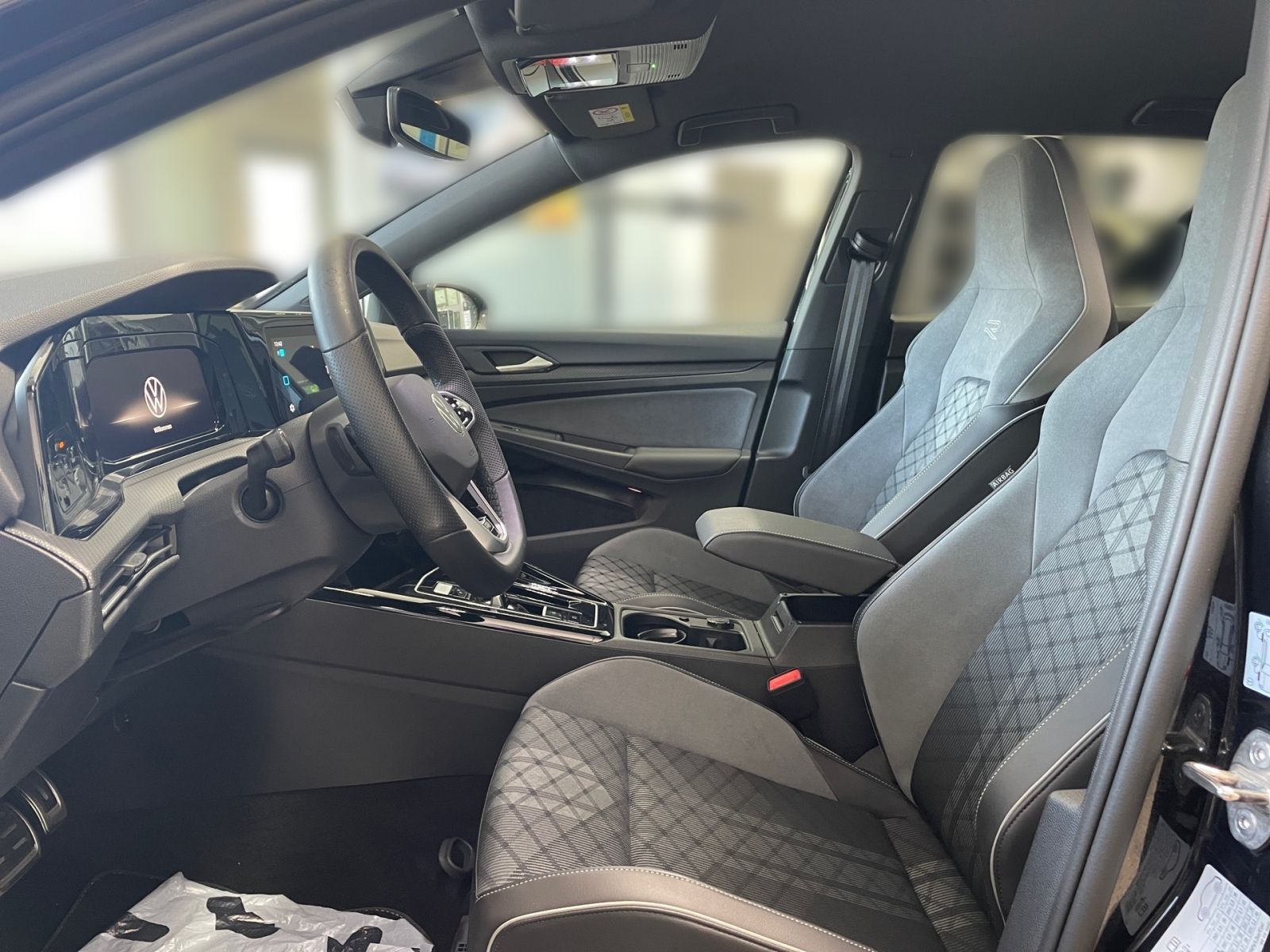 Volkswagen Golf Variant R-Line eTSI - Samsaru's Car Outlet