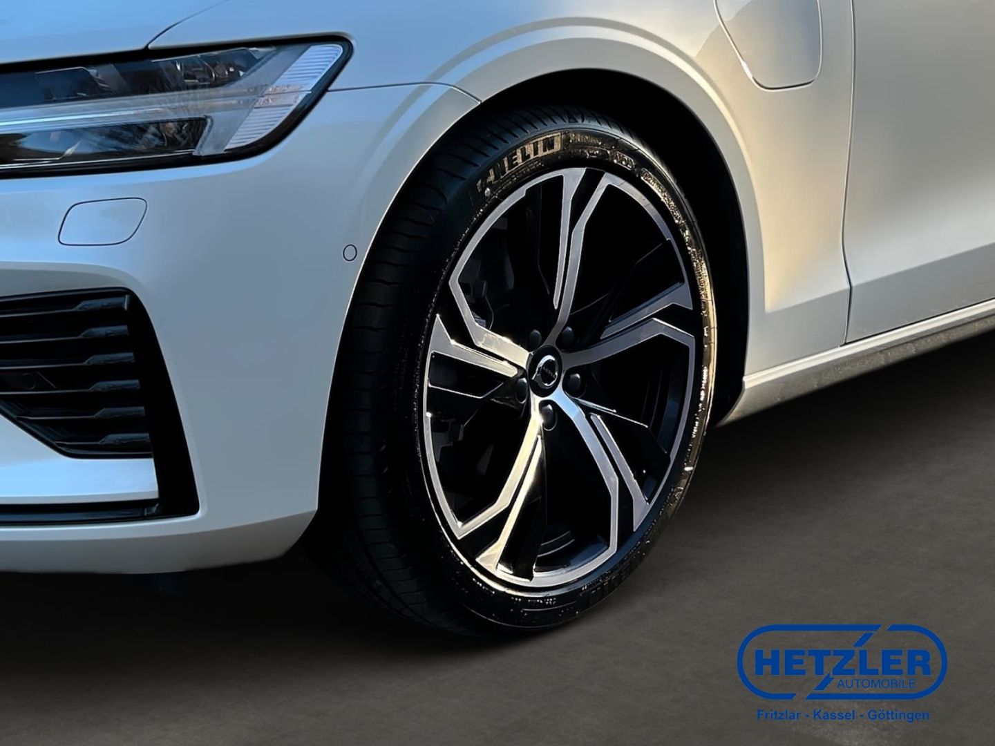 Volvo V60 Kombi Plus Dark Recharge Plug-In Hybrid AWD