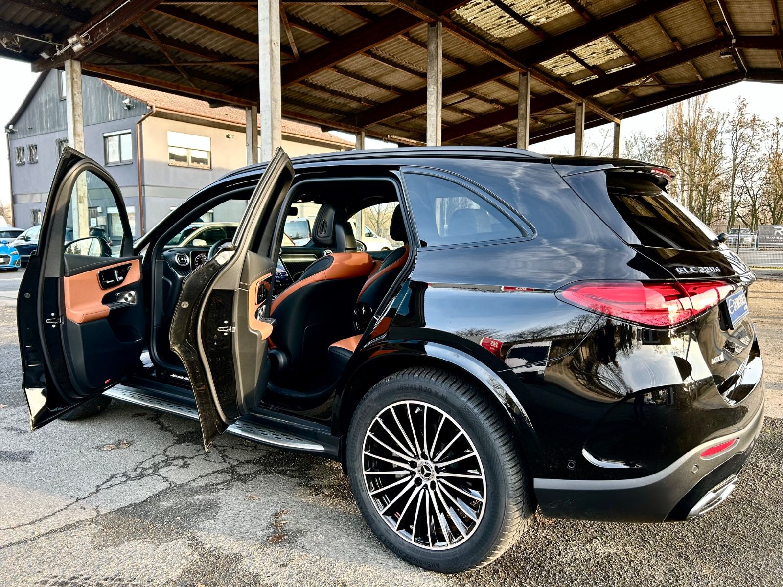 Mercedes-Benz GLC 220 d 4M *AMG PREMIUM PLUS* ERST 19.000 KM *