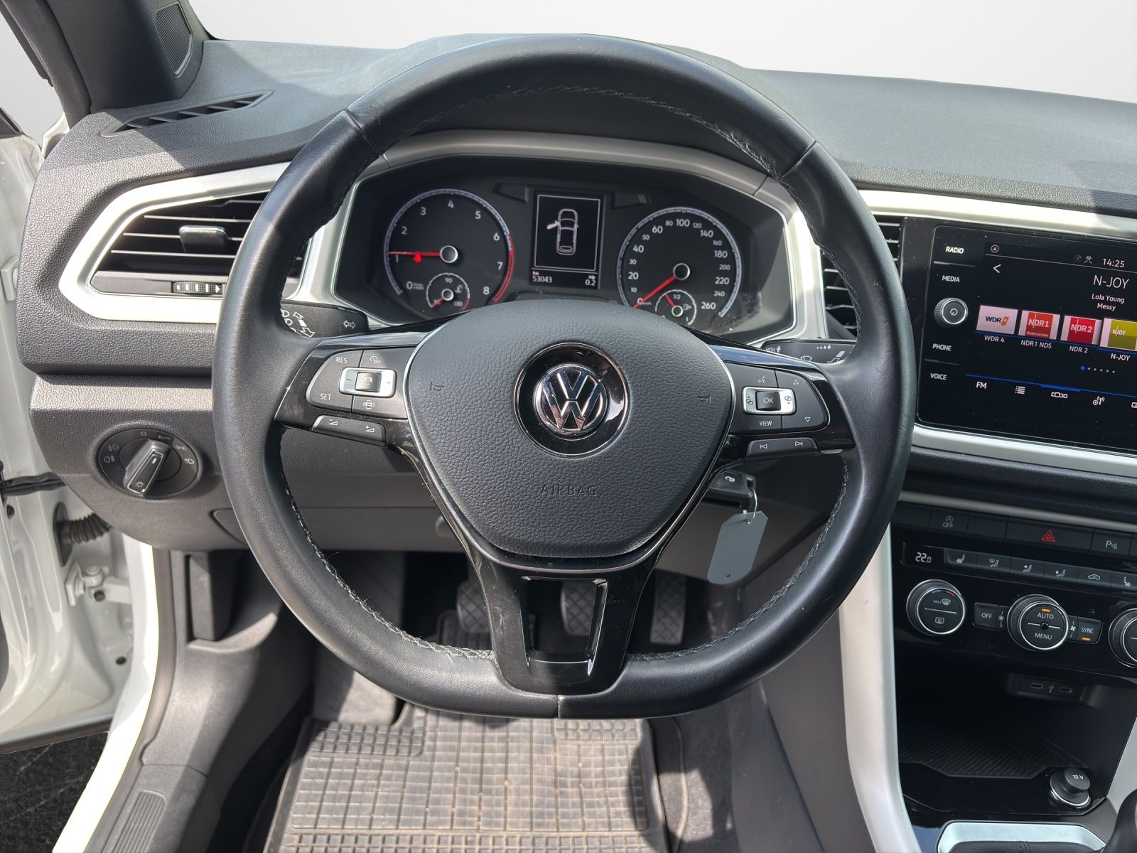 Volkswagen T-Roc 1.0 TSI Style - Samsaru's Car Outlet