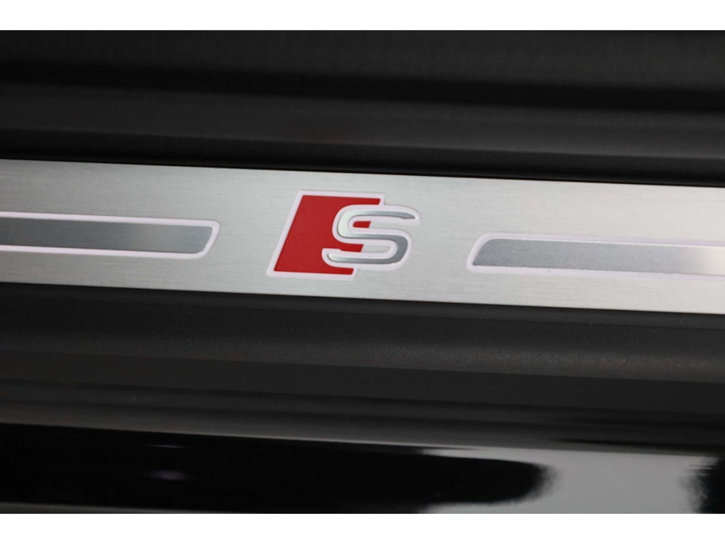 Audi Q7 50 TDI quattro S line LP: 122.810,- /B&O Prem