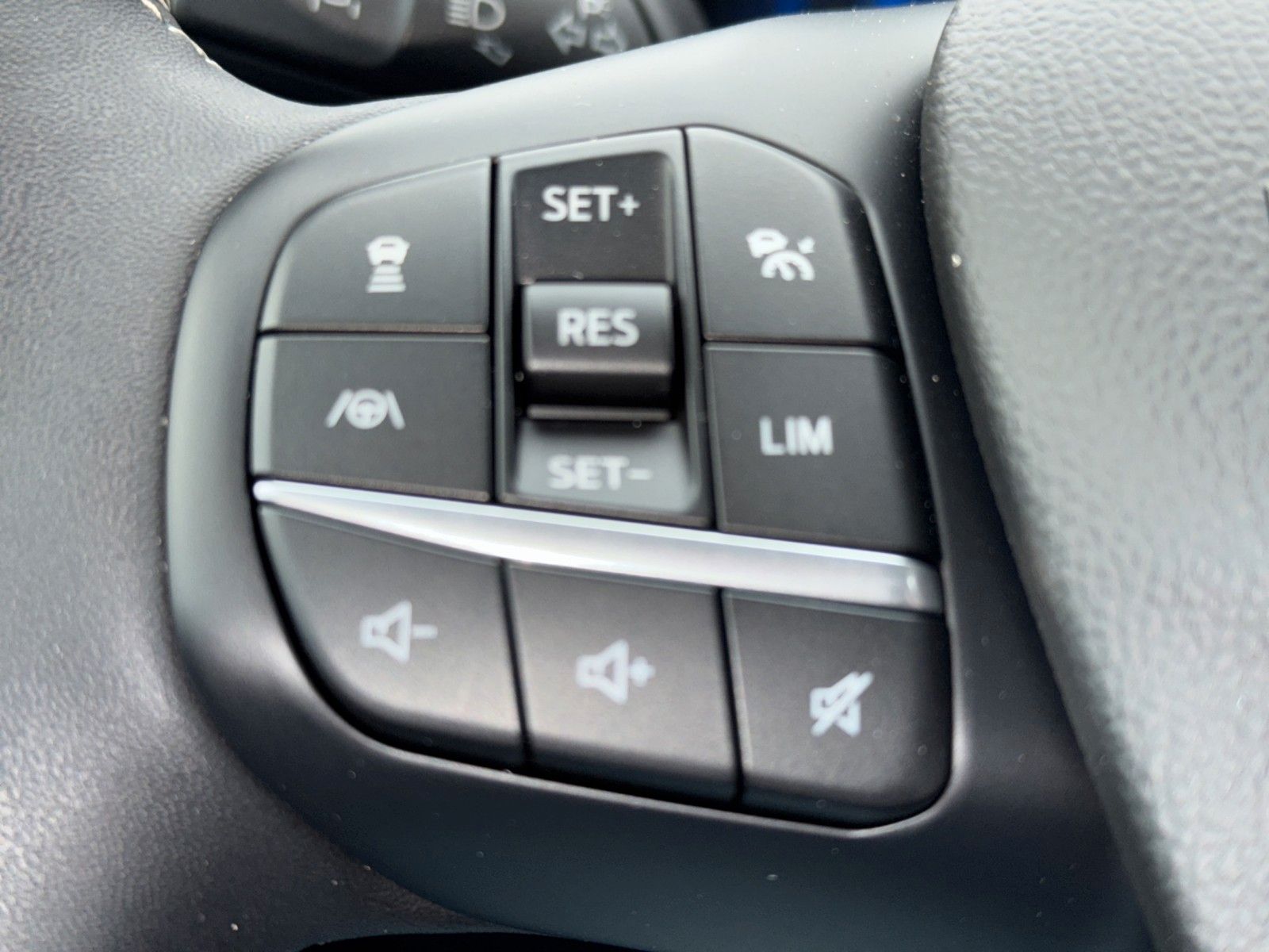 Ford Kuga Plug-In Hybrid Vignale - Samsaru's Car Outlet