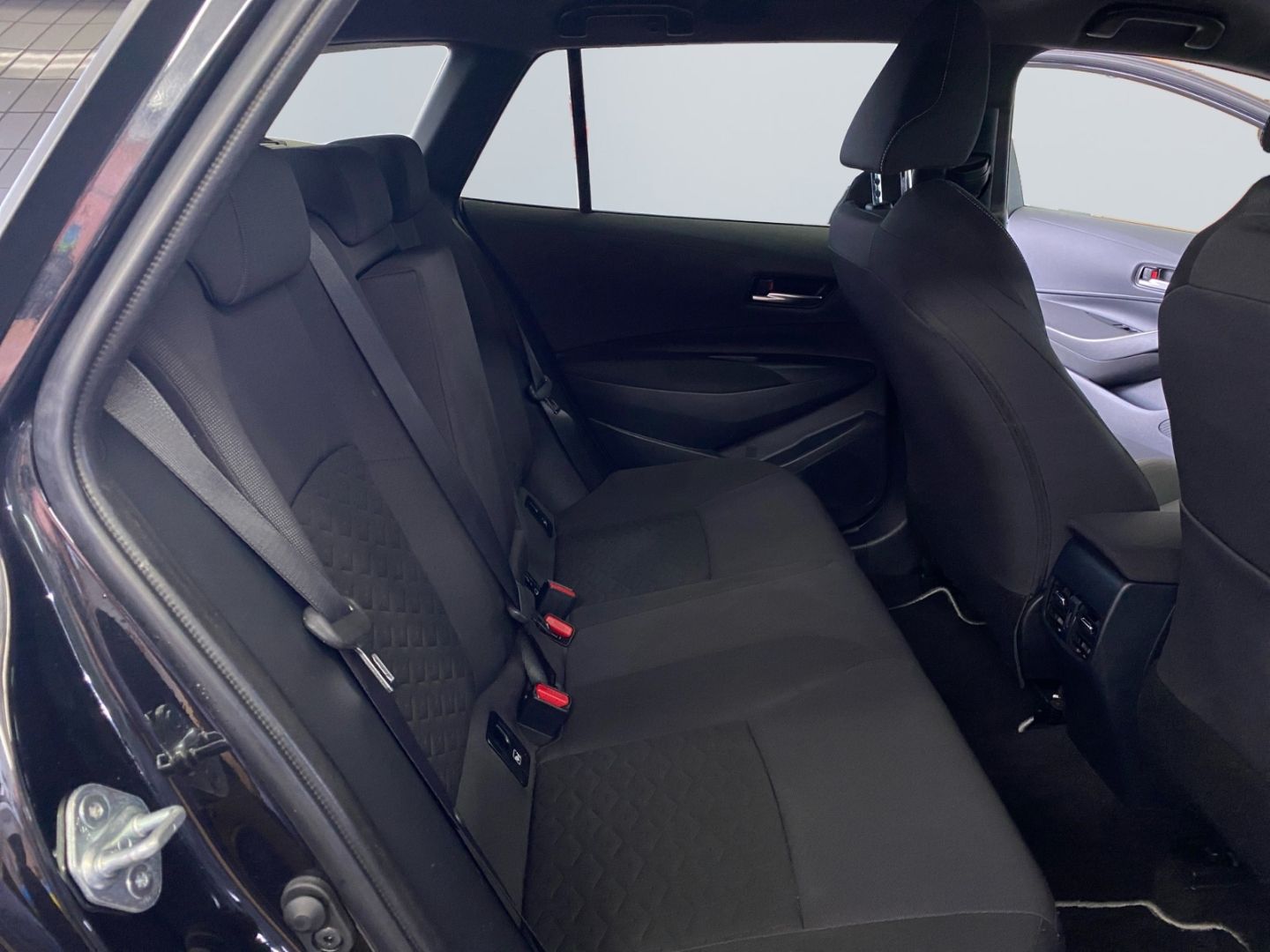 Toyota Corolla 1.8 Hybrid TS - Samsaru's Car Outlet
