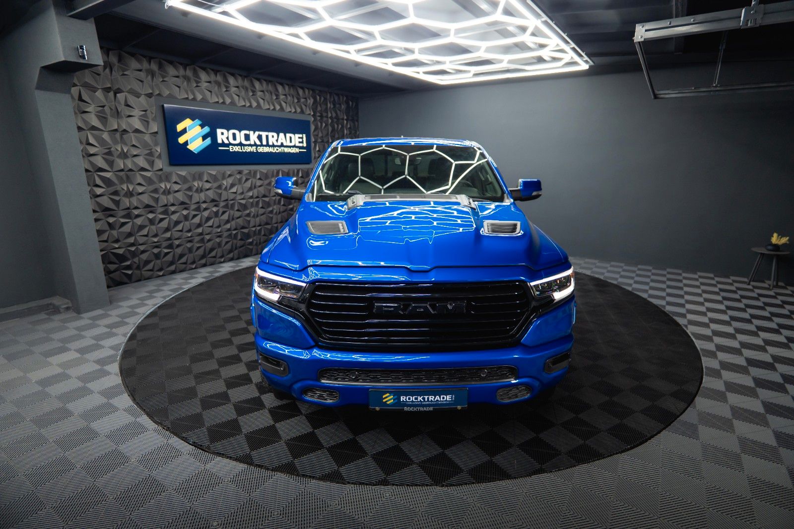 Dodge RAM 5.7 V8 HEMI 4x4 OFFROAD Night Limited 19%