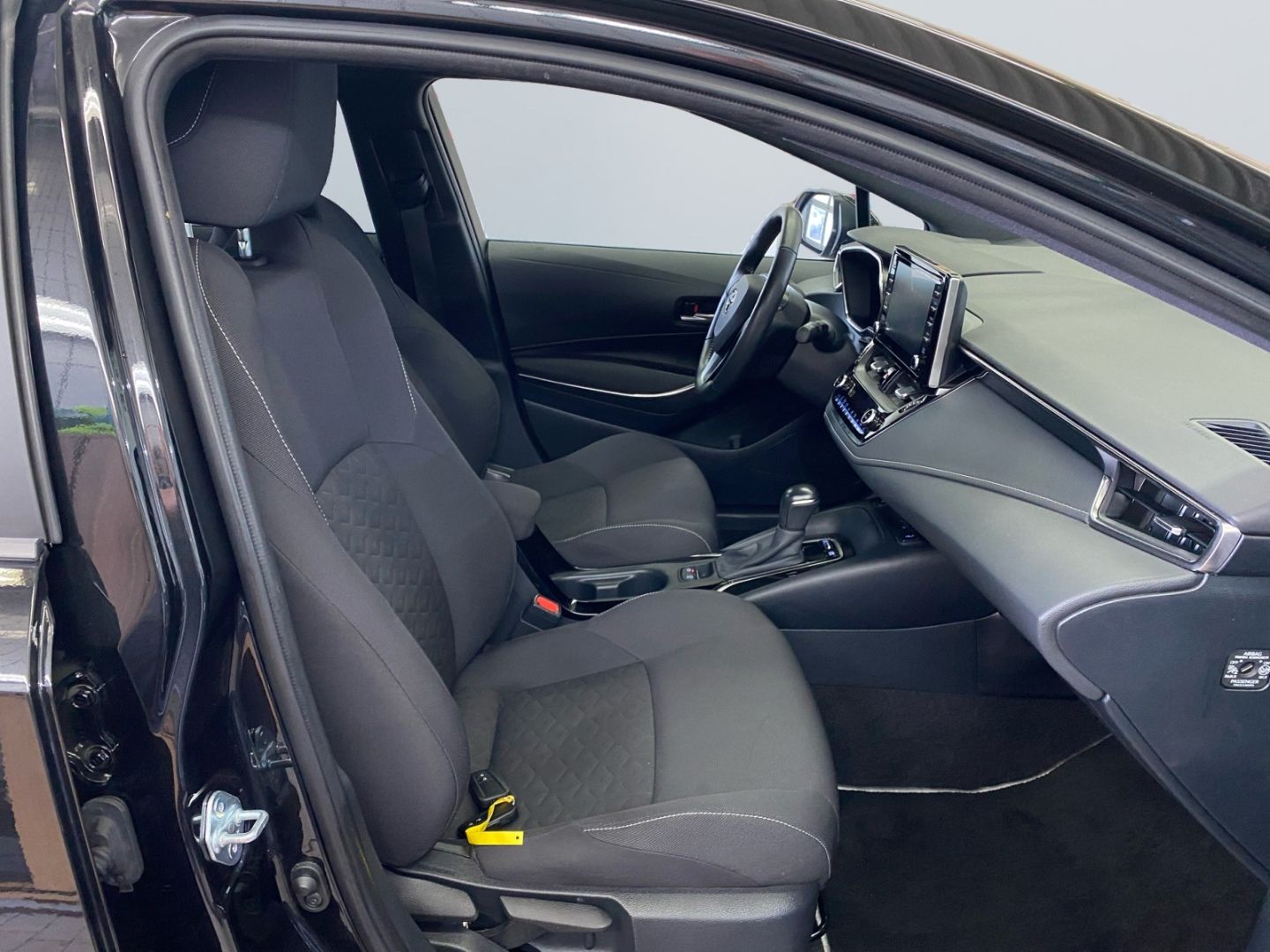 Toyota Corolla 1.8 Hybrid TS - Samsaru's Car Outlet