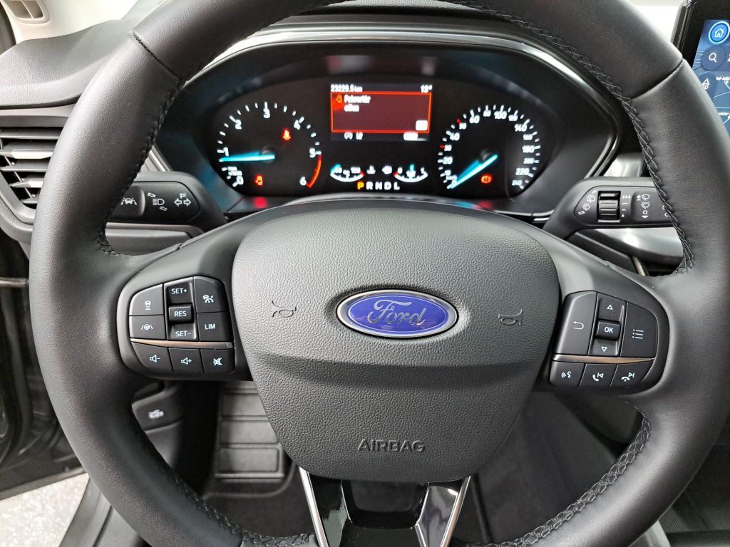 Ford Focus Turnier 1.5 Aut. TITANIUM NAVI RFK LED SHZ