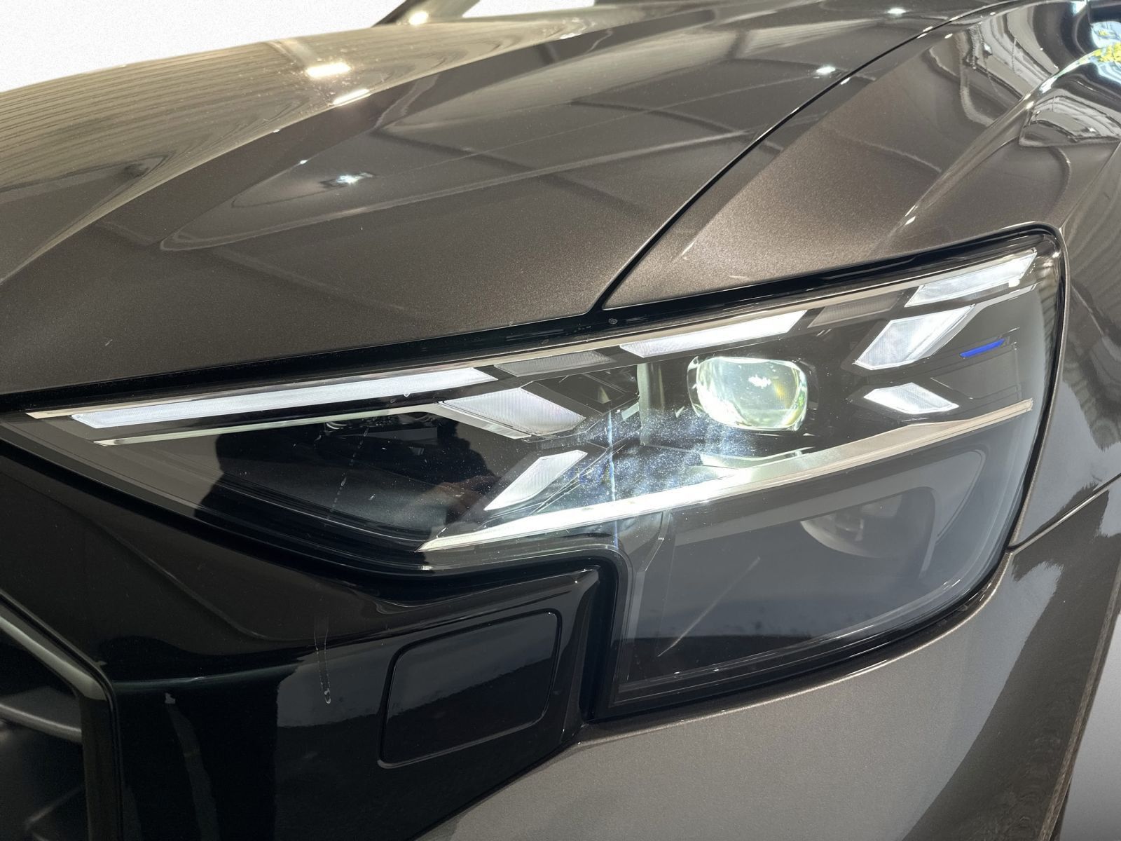 Audi Q8 50 TDI QUATT S LINE HD-MATRIX+PANO+AHK+RAUTE+