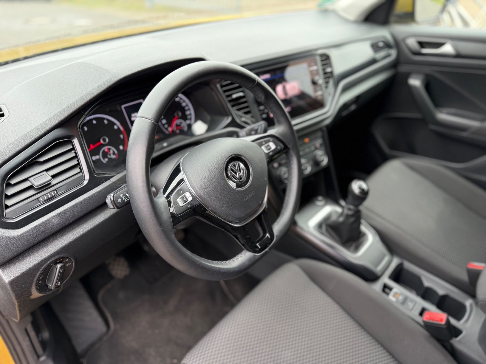 Volkswagen T-Roc 1.0 TSI - Samsaru's Car Outlet