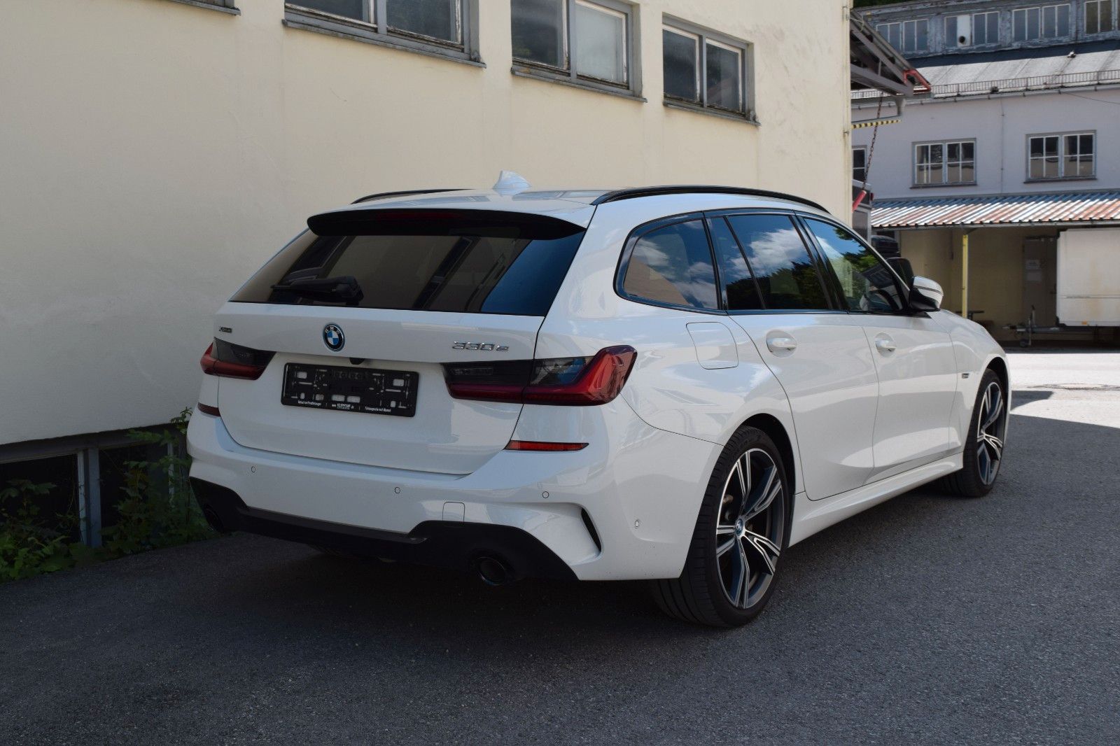 BMW 330e Touring xDrive MSport - Samsaru's Car Outlet