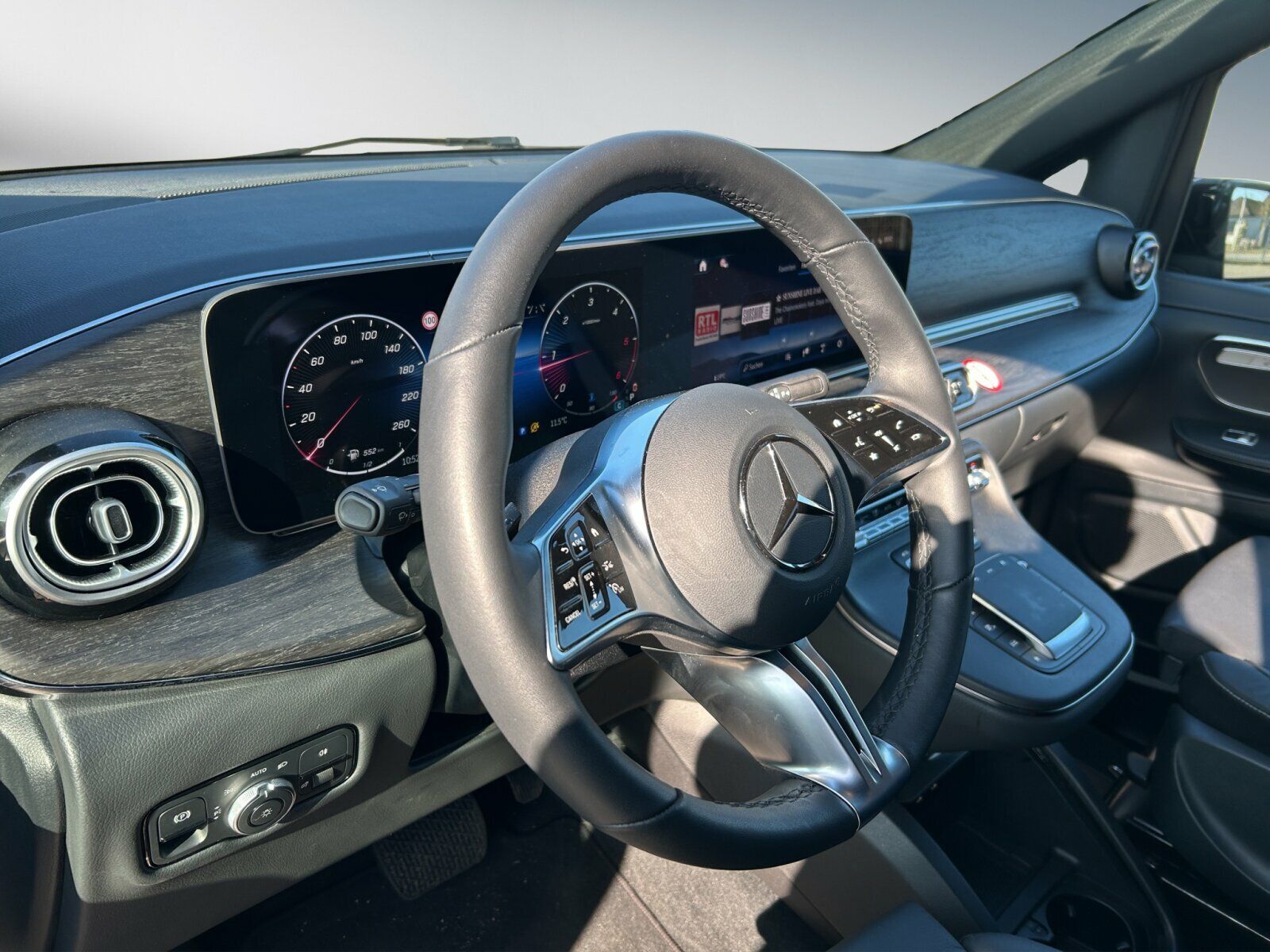 Mercedes-Benz V 300 d AVANTGARDE - Samsaru's Car Outlet