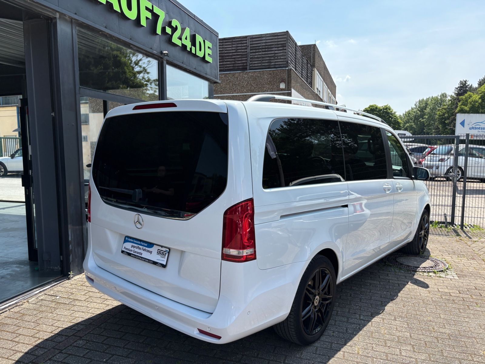 Mercedes-Benz V300 Edition 4Matic - Samsaru's Car Outlet