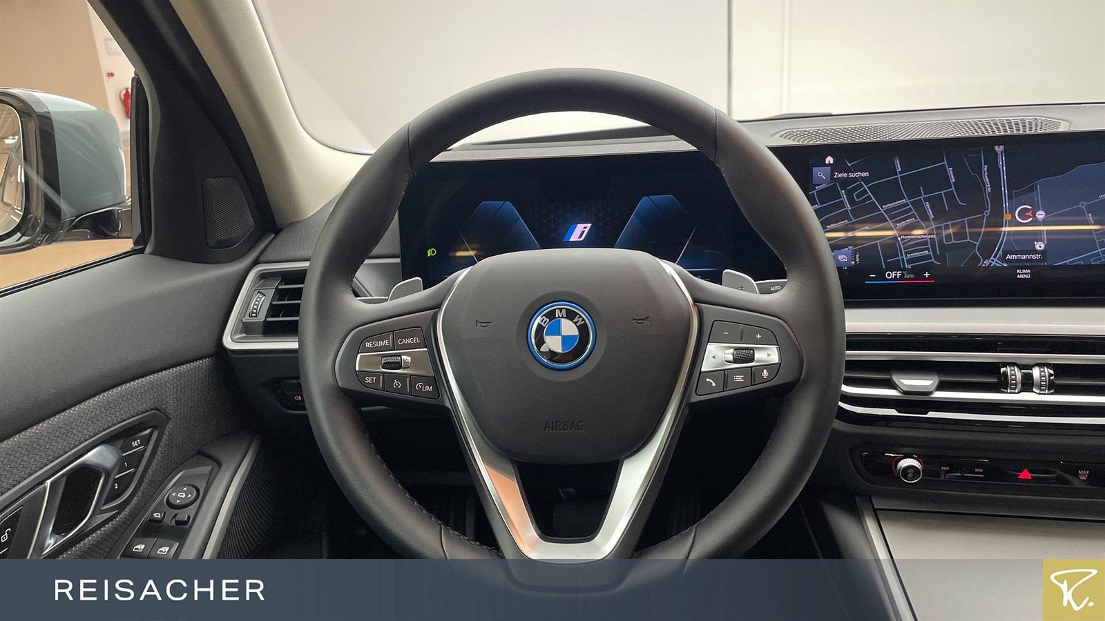 BMW 330e A xDrive LCProf - Samsaru's Car Outlet