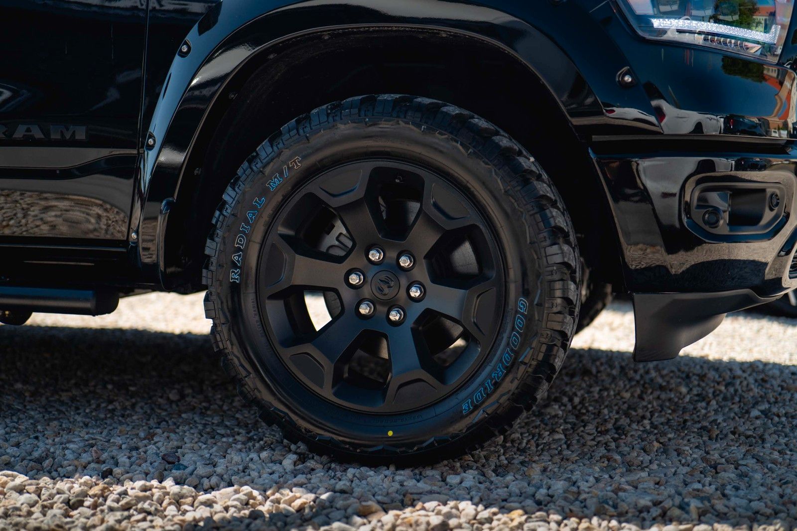 Dodge RAM 5.7 V8 HEMI 4x4 OFFROAD Night-Paket *LED*19%