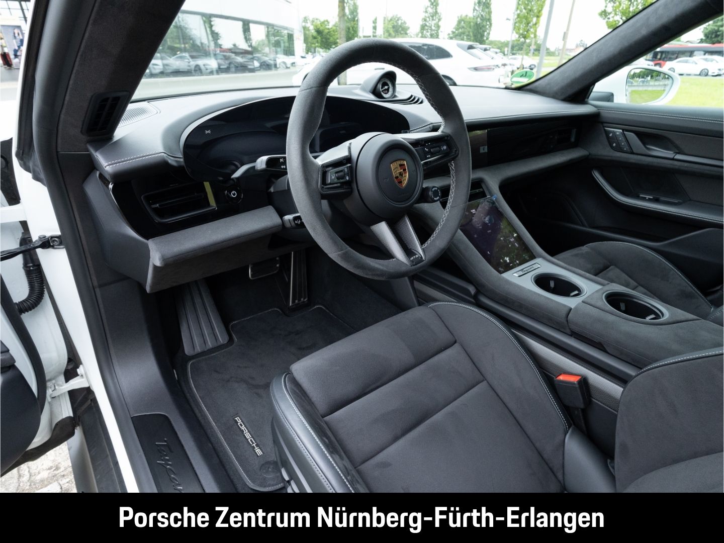 Porsche Taycan GTS PSCB BOSE InnoDrive SurroundView Pano