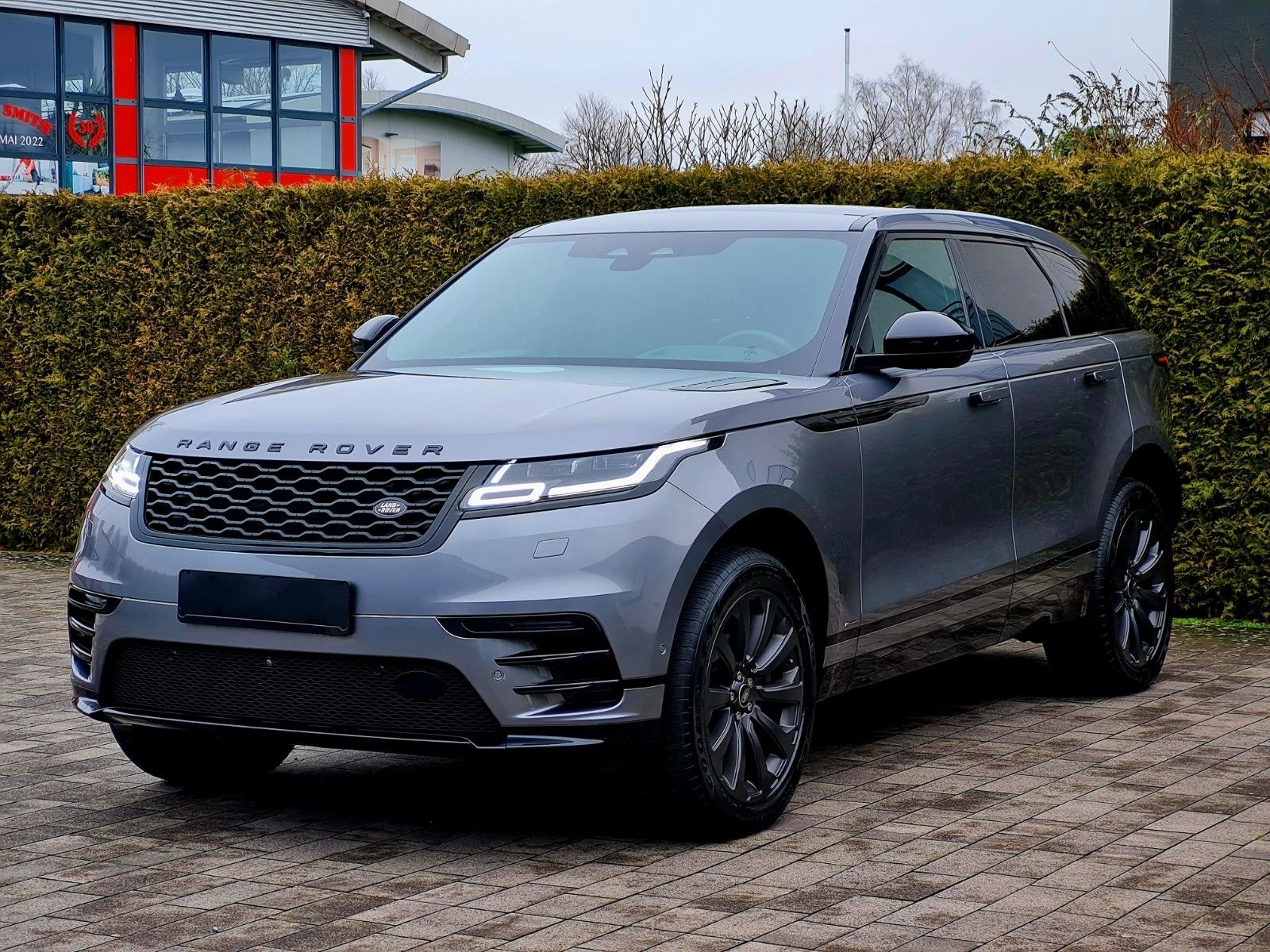 Range Rover Velar D300 R-Dynamic SE - Samsaru's Car Outlet