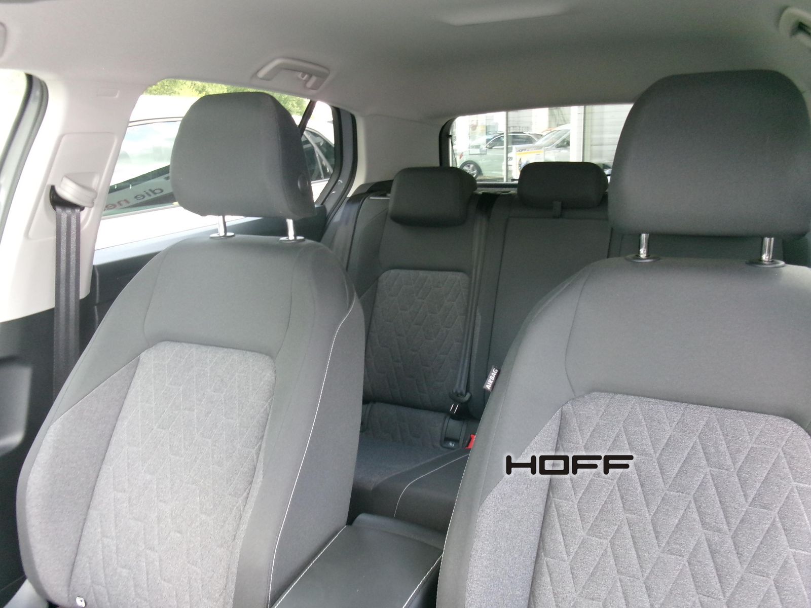 Volkswagen Golf VIII 1.0 eTSI Move - Samsaru's Car Outlet