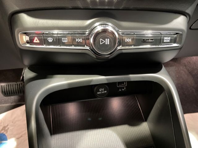Volvo XC40 T3 Momentum Pro Automatik LED Navi Pano PDC