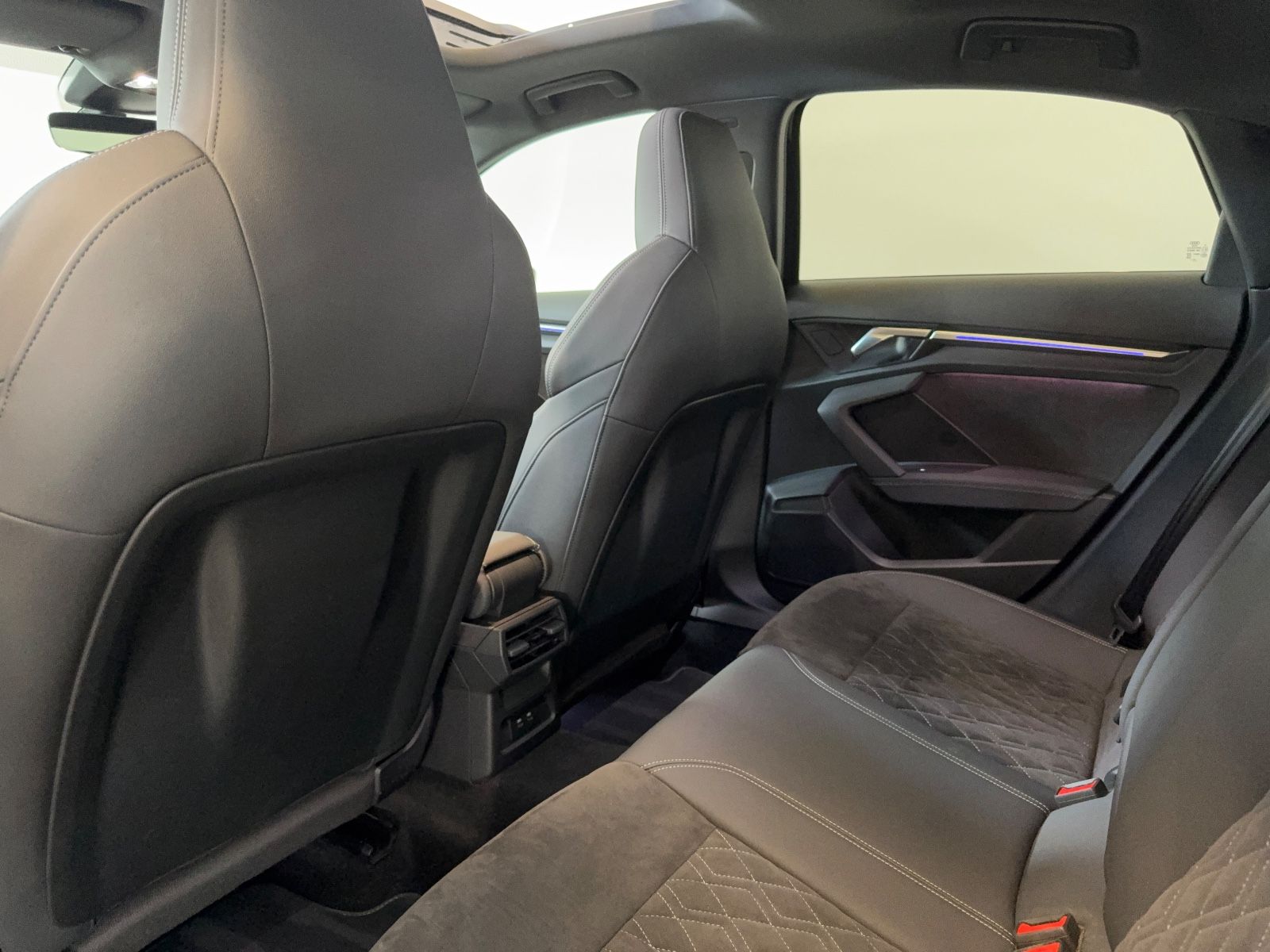 Audi A3 Limousine 35 TFSI S line Pano Kam ACC black