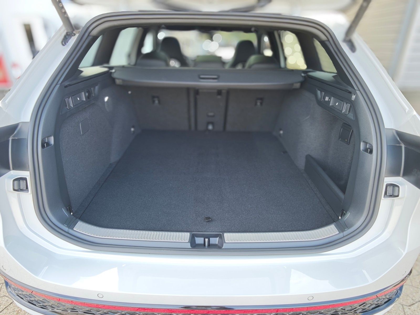 Volkswagen Passat Variant R-Line eHybrid Leder*AHK*Pano*Mat