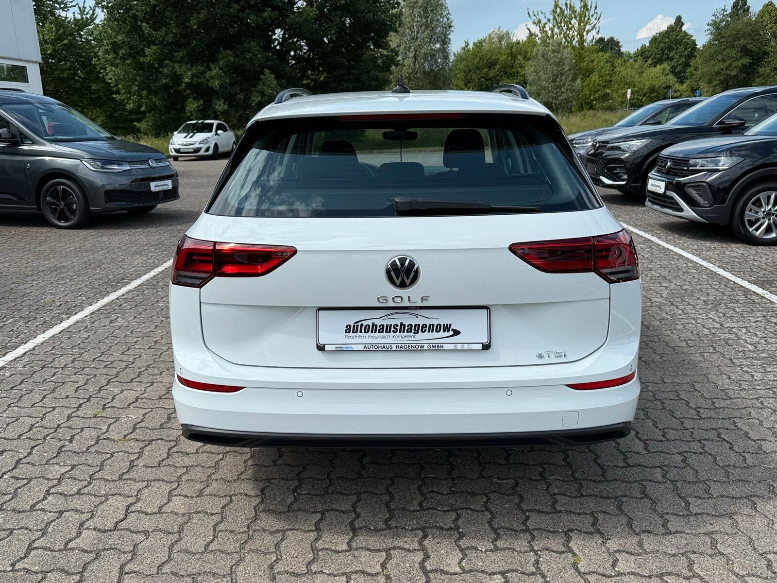 Volkswagen Golf VIII 1.5 eTSI Life - Samsaru's Car Outlet