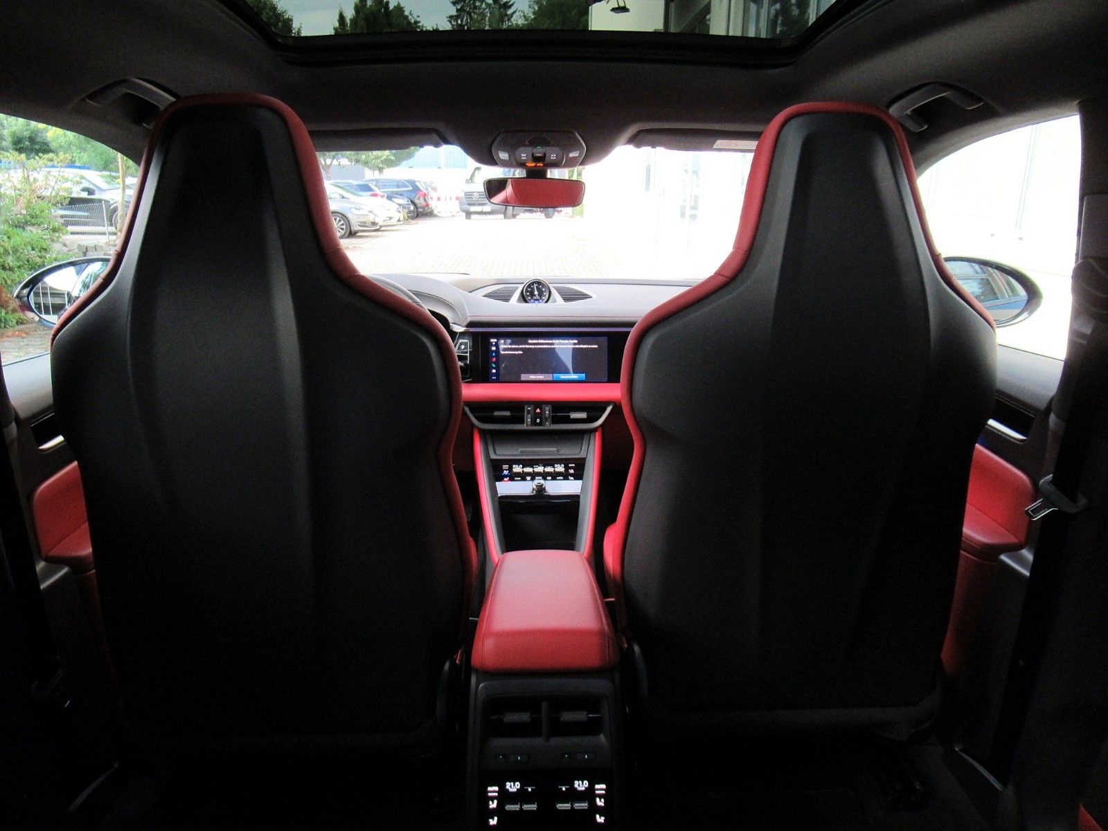 Porsche MACAN 4e - Samsaru's Car Outlet
