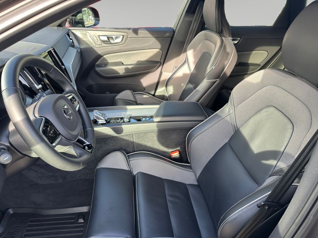 Volvo XC60 T8 AWD Recharge Plus Dark 360° AHK semi ele