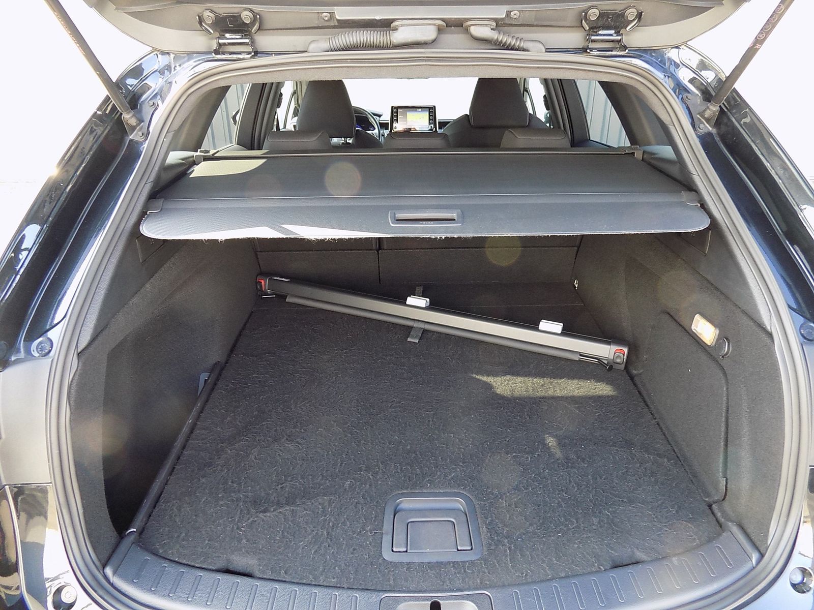 Toyota Corolla Touring Sports 2.0 l Hybrid Team D - Samsaru's Car Outlet