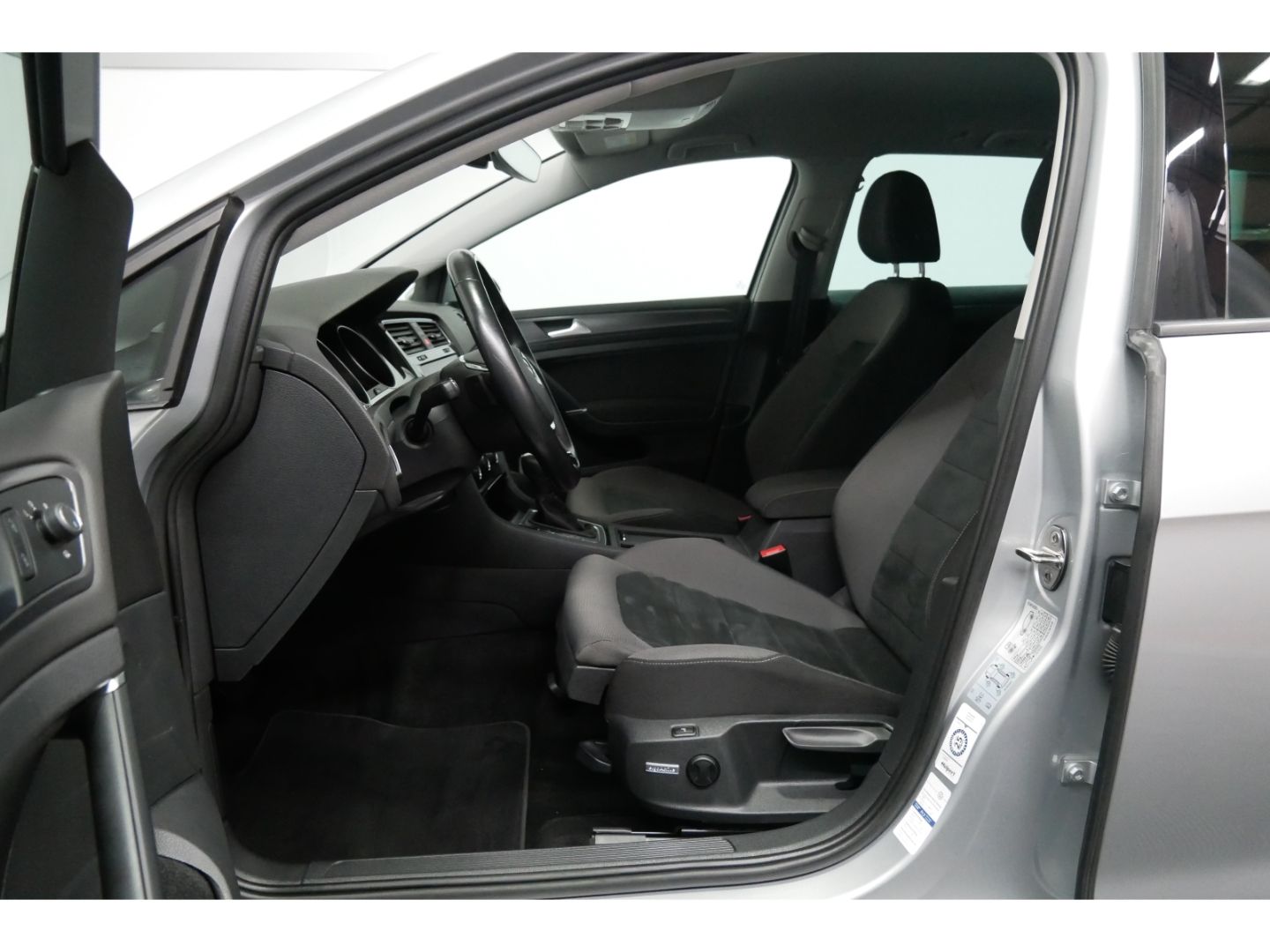 Volkswagen Golf Variant Comfortline 2.0 TDI - Samsaru's Car Outlet